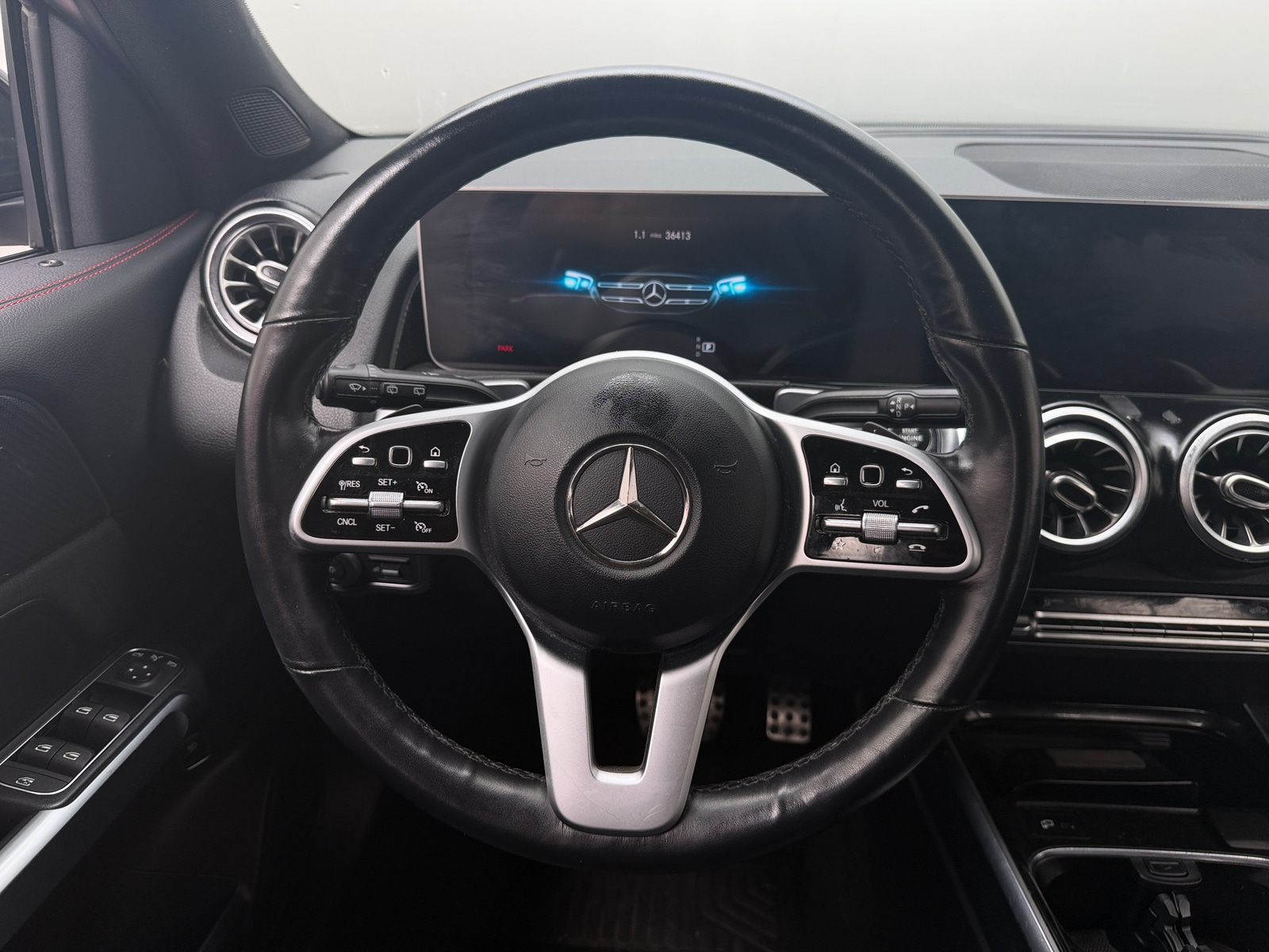Thumbnail: 2021 Mercedes-Benz GLB - 4