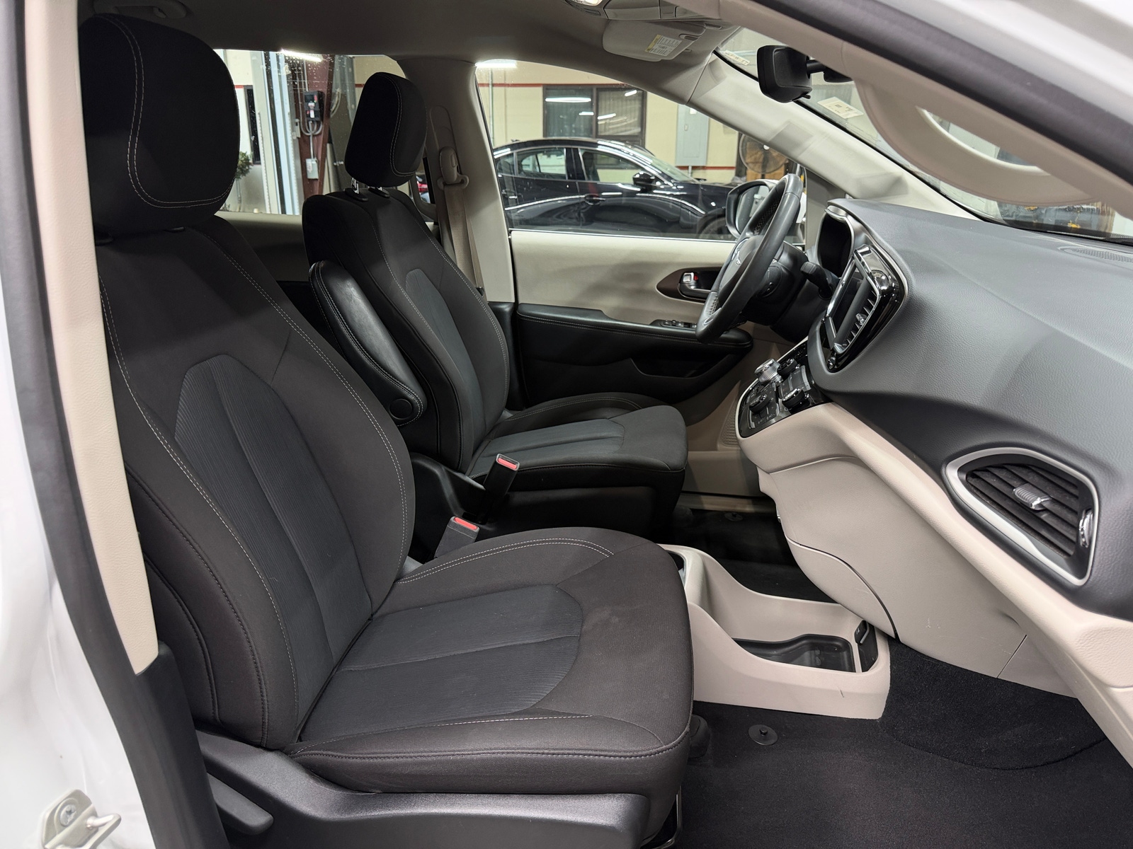 Thumbnail: 2023 Chrysler Voyager - 2