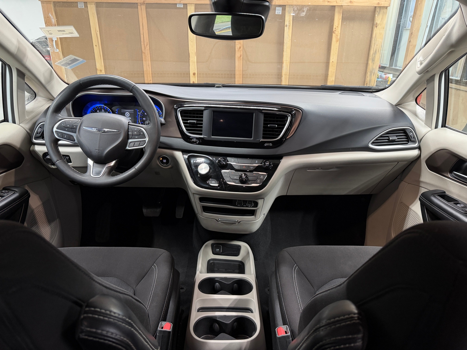 Thumbnail: 2023 Chrysler Voyager - 3