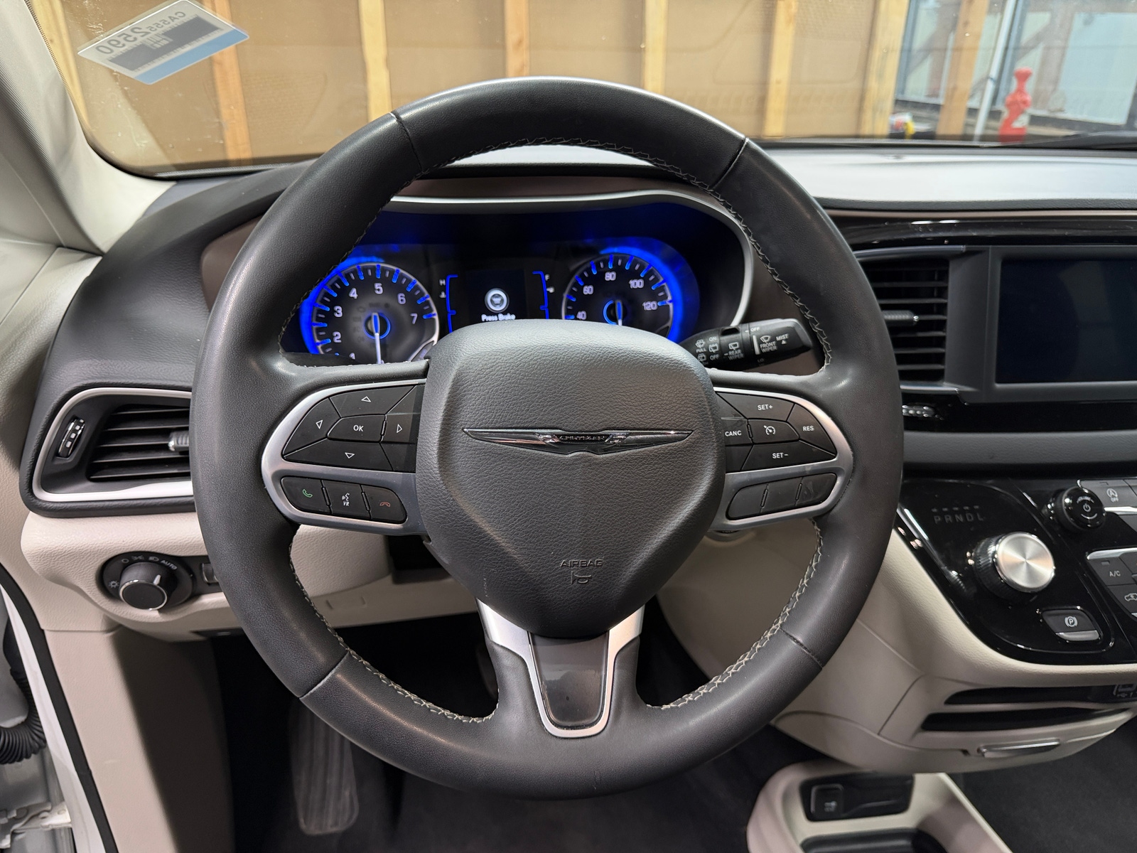 Thumbnail: 2023 Chrysler Voyager - 5