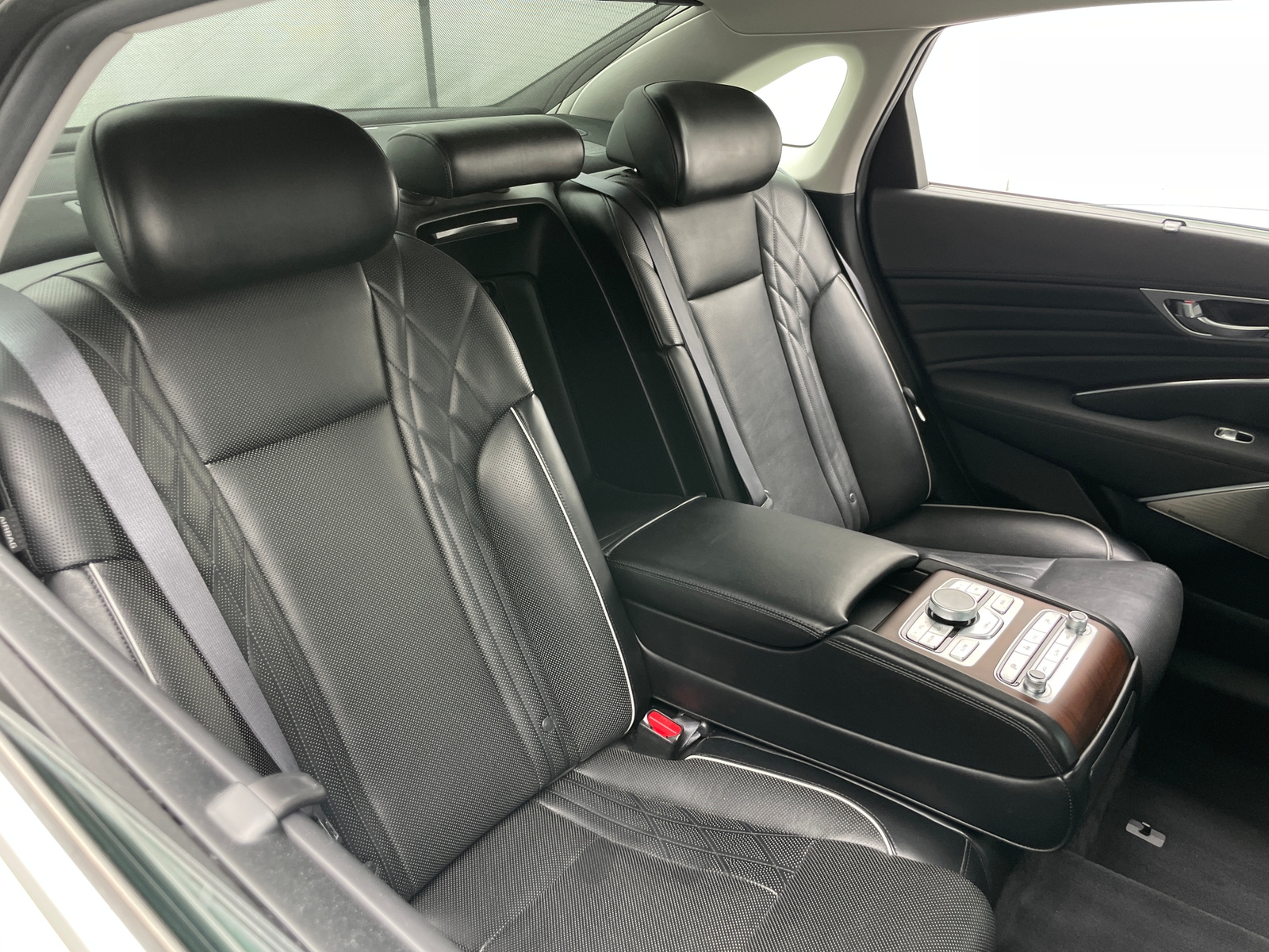 Thumbnail: 2019 Kia K900 - 5