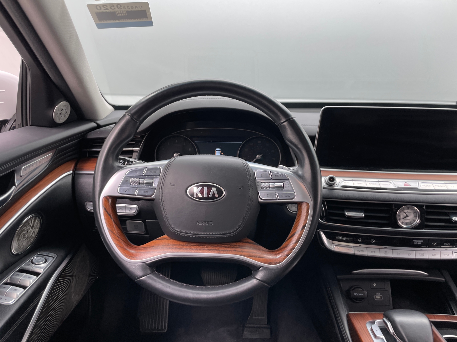 Thumbnail: 2019 Kia K900 - 4