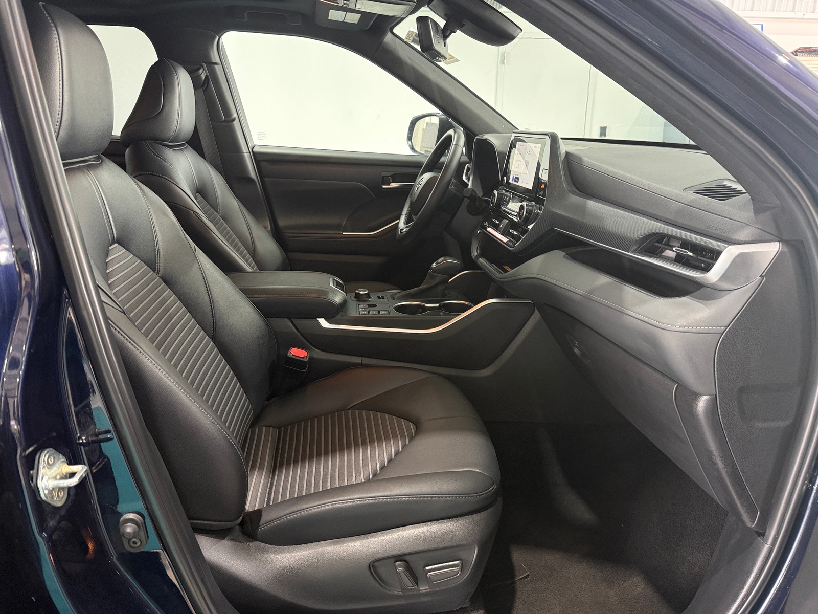 Thumbnail: 2025 Toyota Highlander - 2