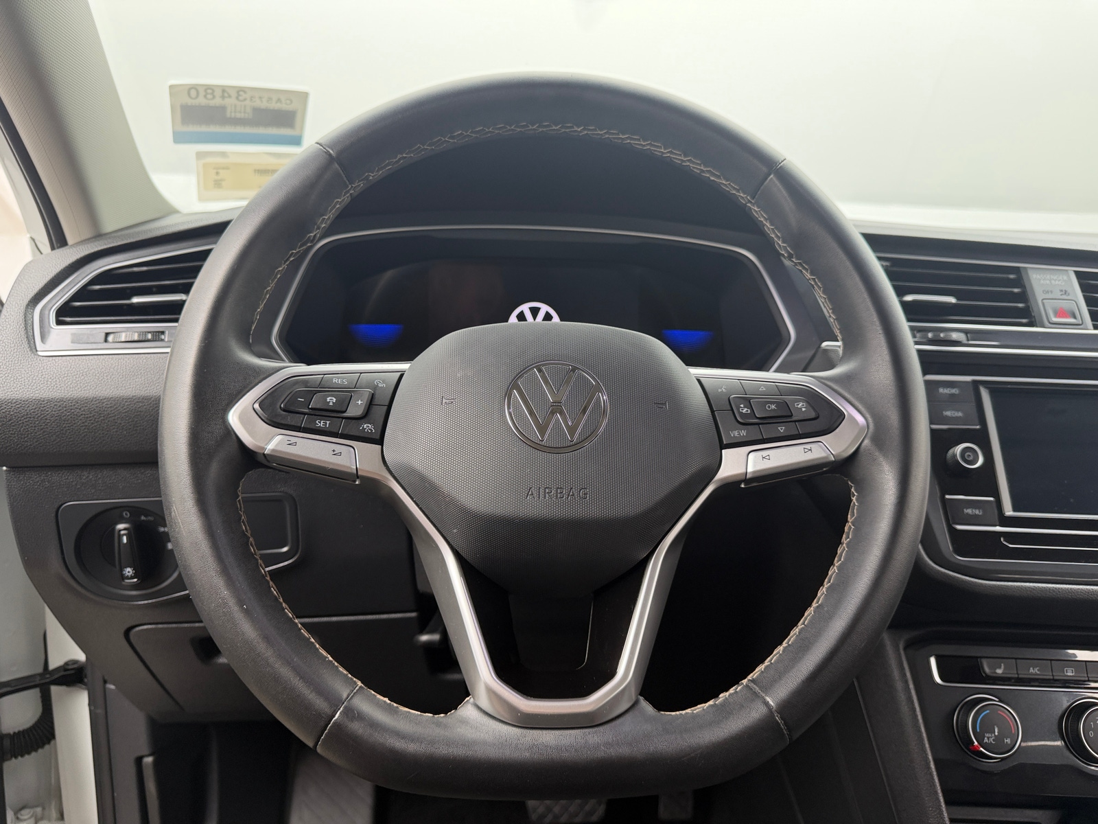 Thumbnail: 2023 Volkswagen Tiguan - 5