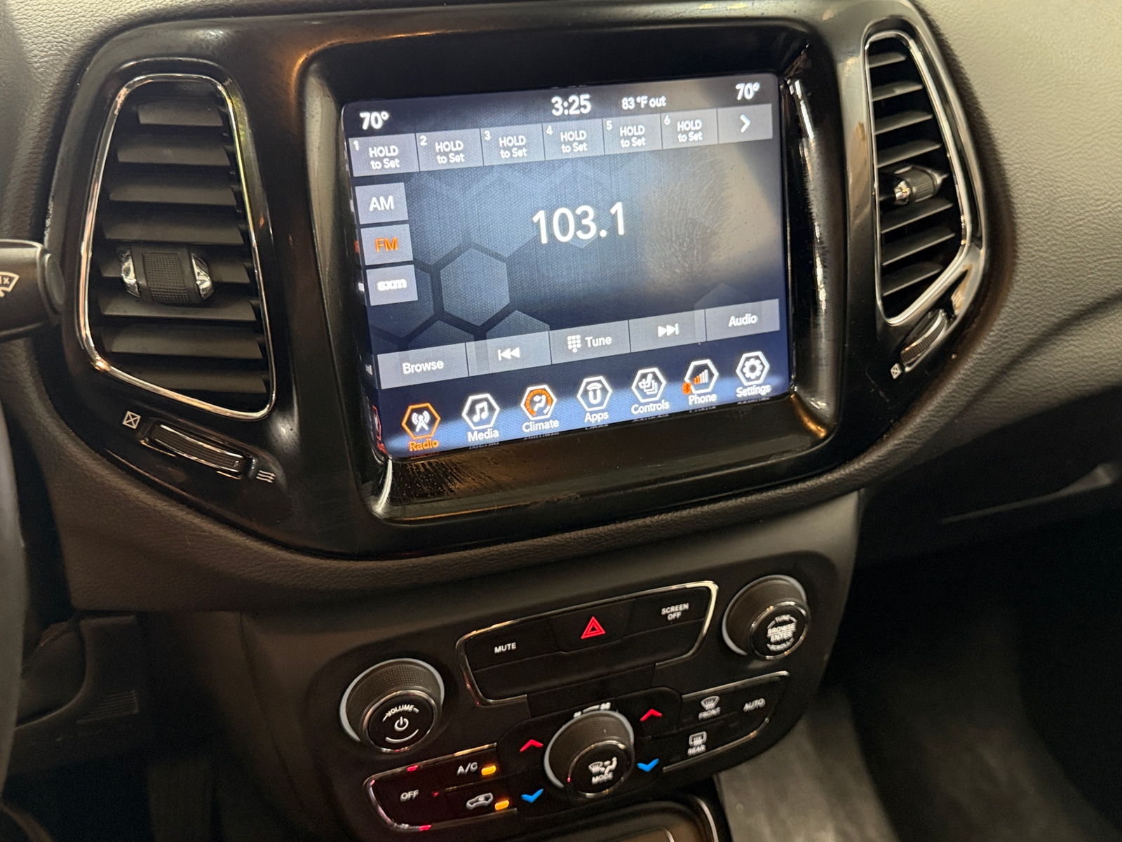 Thumbnail: 2019 Jeep Compass - 3