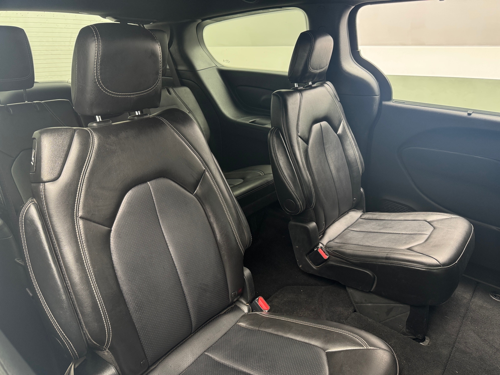 Thumbnail: 2025 Chrysler Voyager - 5