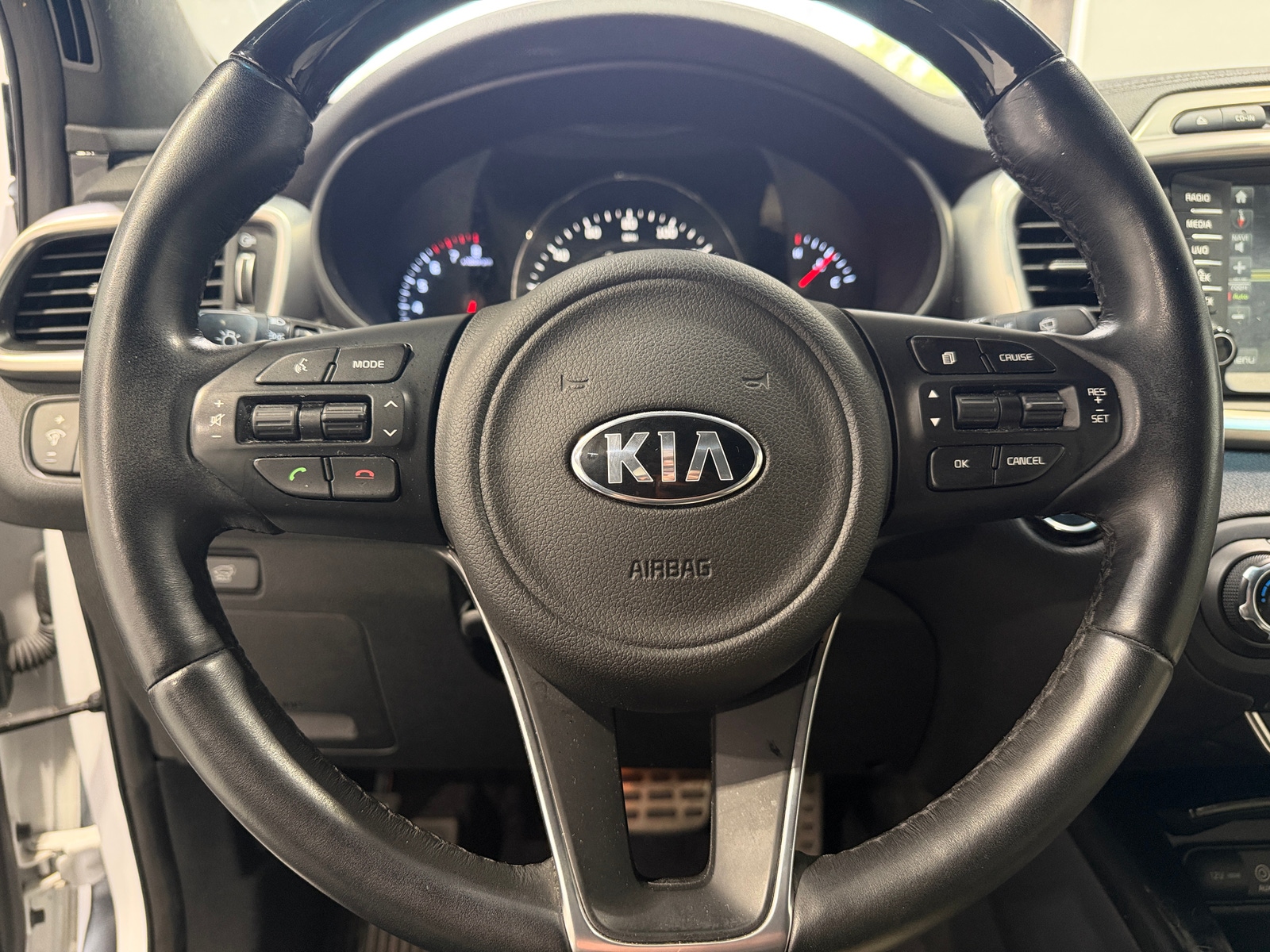 Thumbnail: 2016 Kia Sorento - 4
