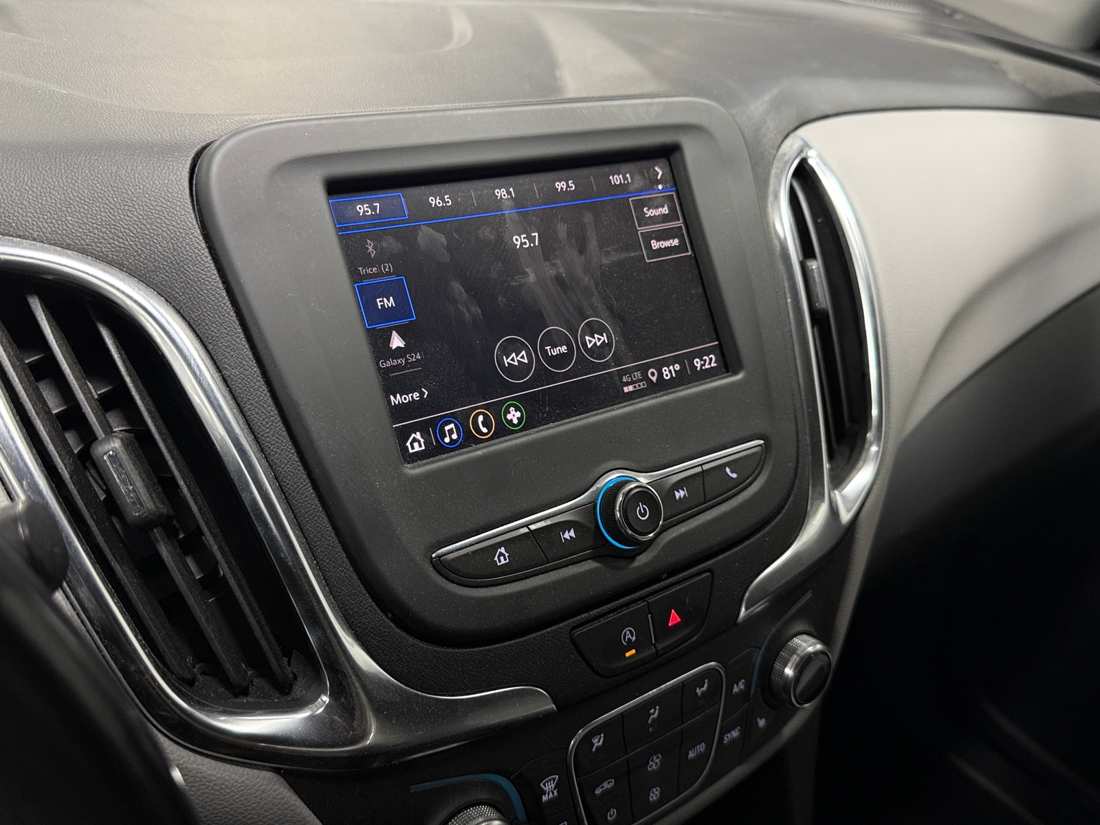 Thumbnail: 2022 Chevrolet Equinox - 4