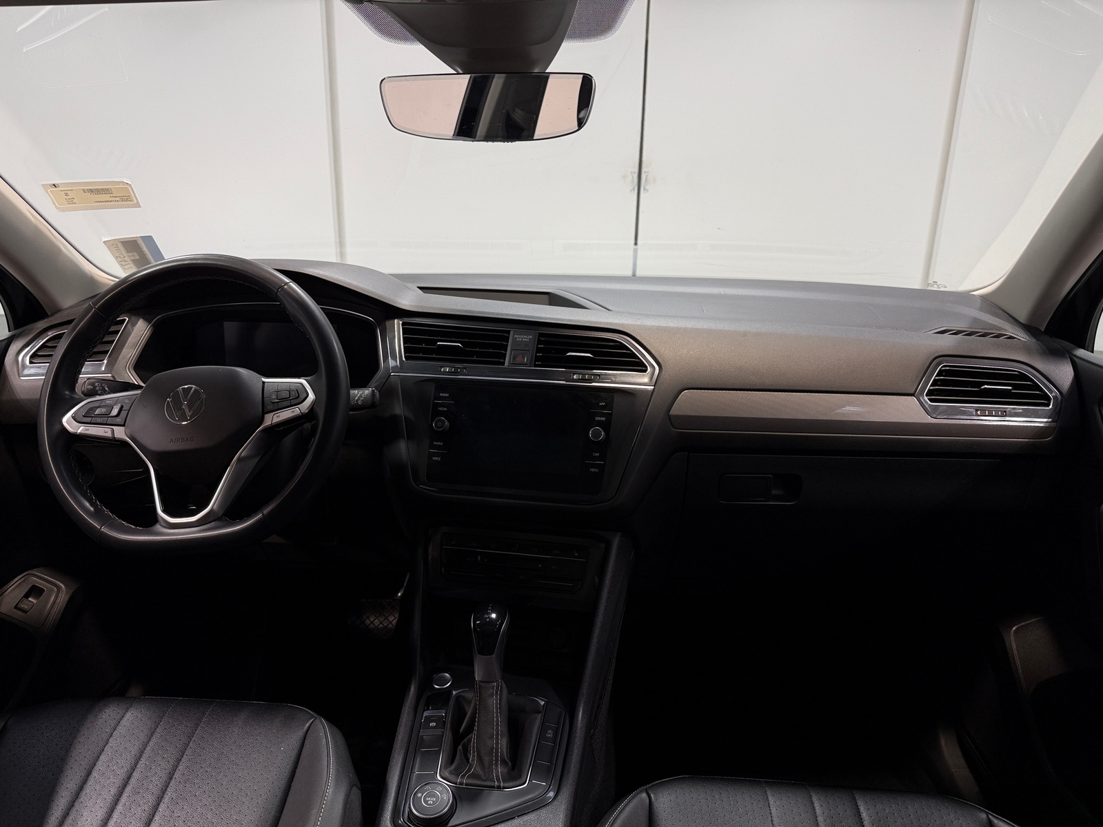 Thumbnail: 2022 Volkswagen Tiguan - 3