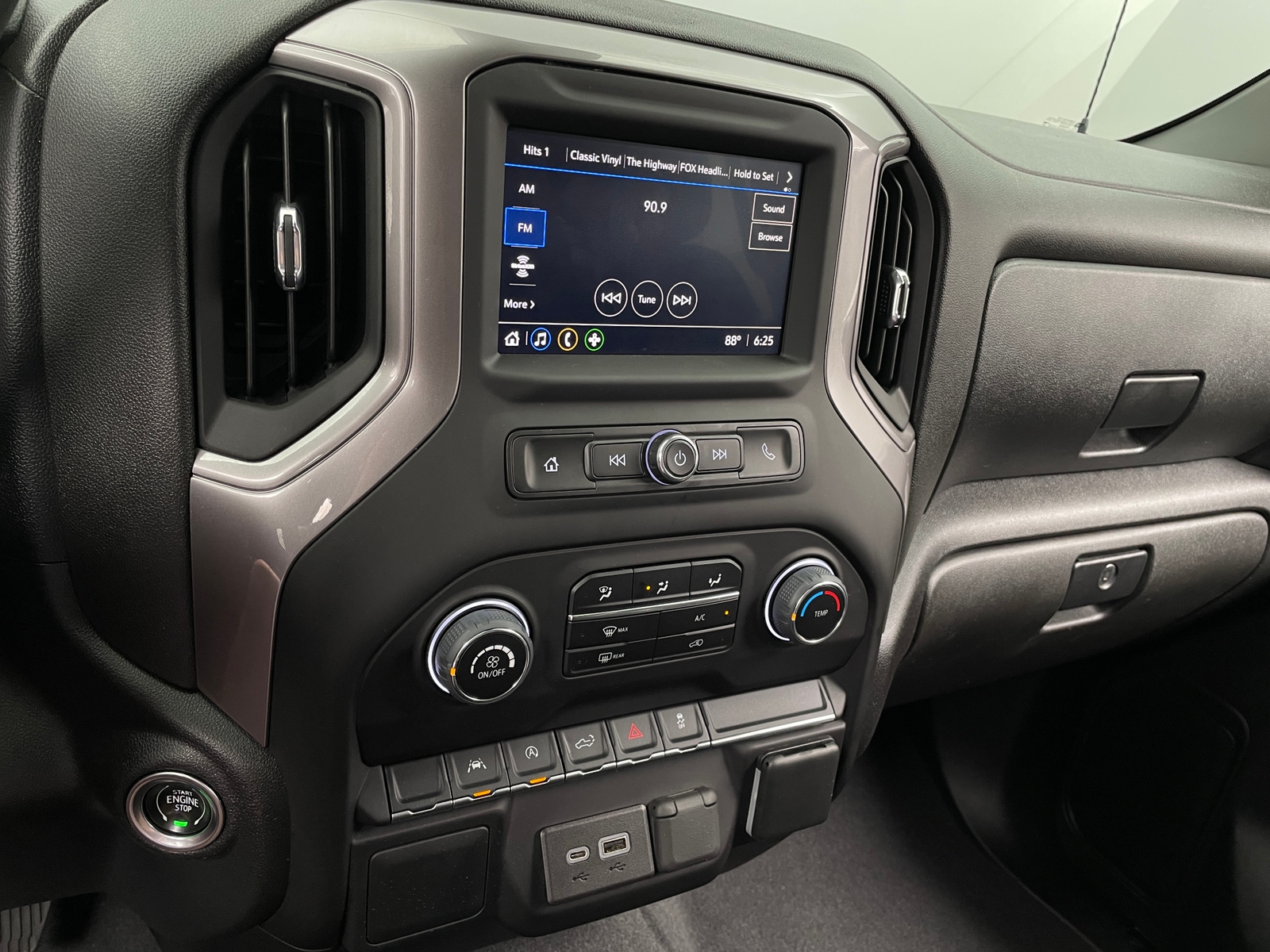 Thumbnail: 2022 Chevrolet Silverado 1500 - 4