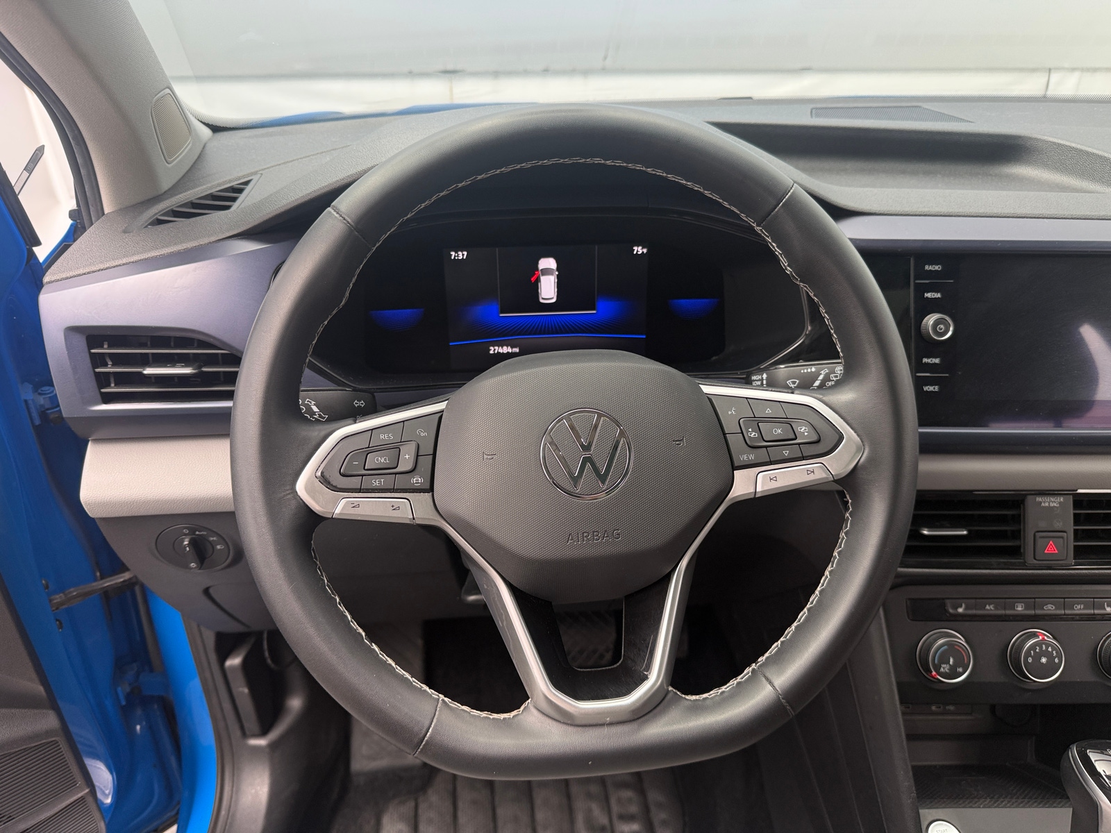 Thumbnail: 2022 Volkswagen Taos - 5