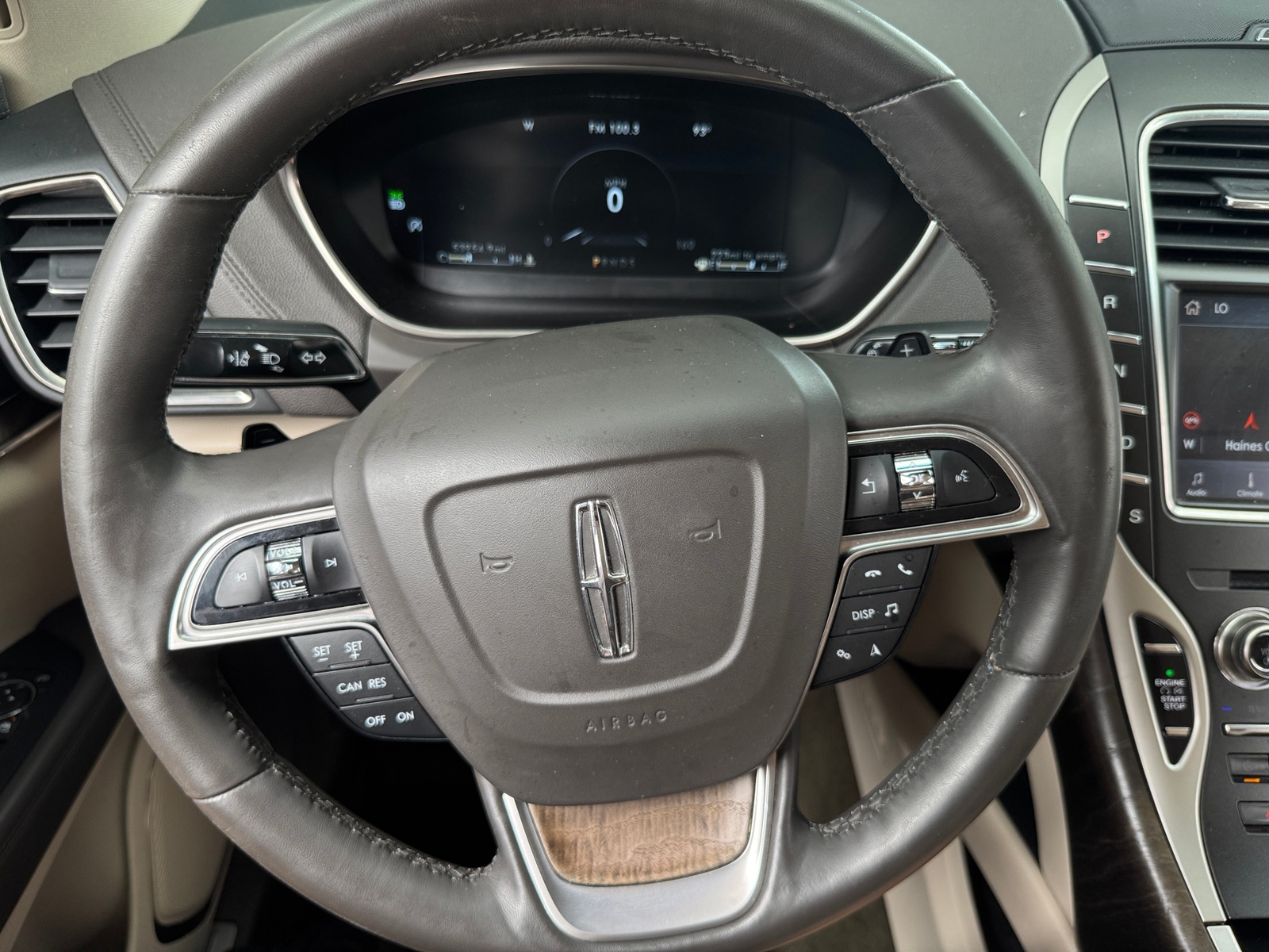Thumbnail: 2019 Lincoln Nautilus - 4