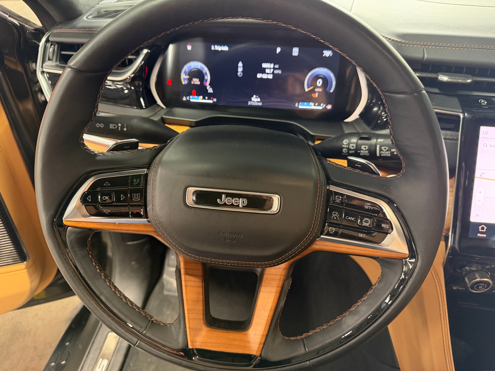 Thumbnail: 2023 Jeep Grand Cherokee L - 4
