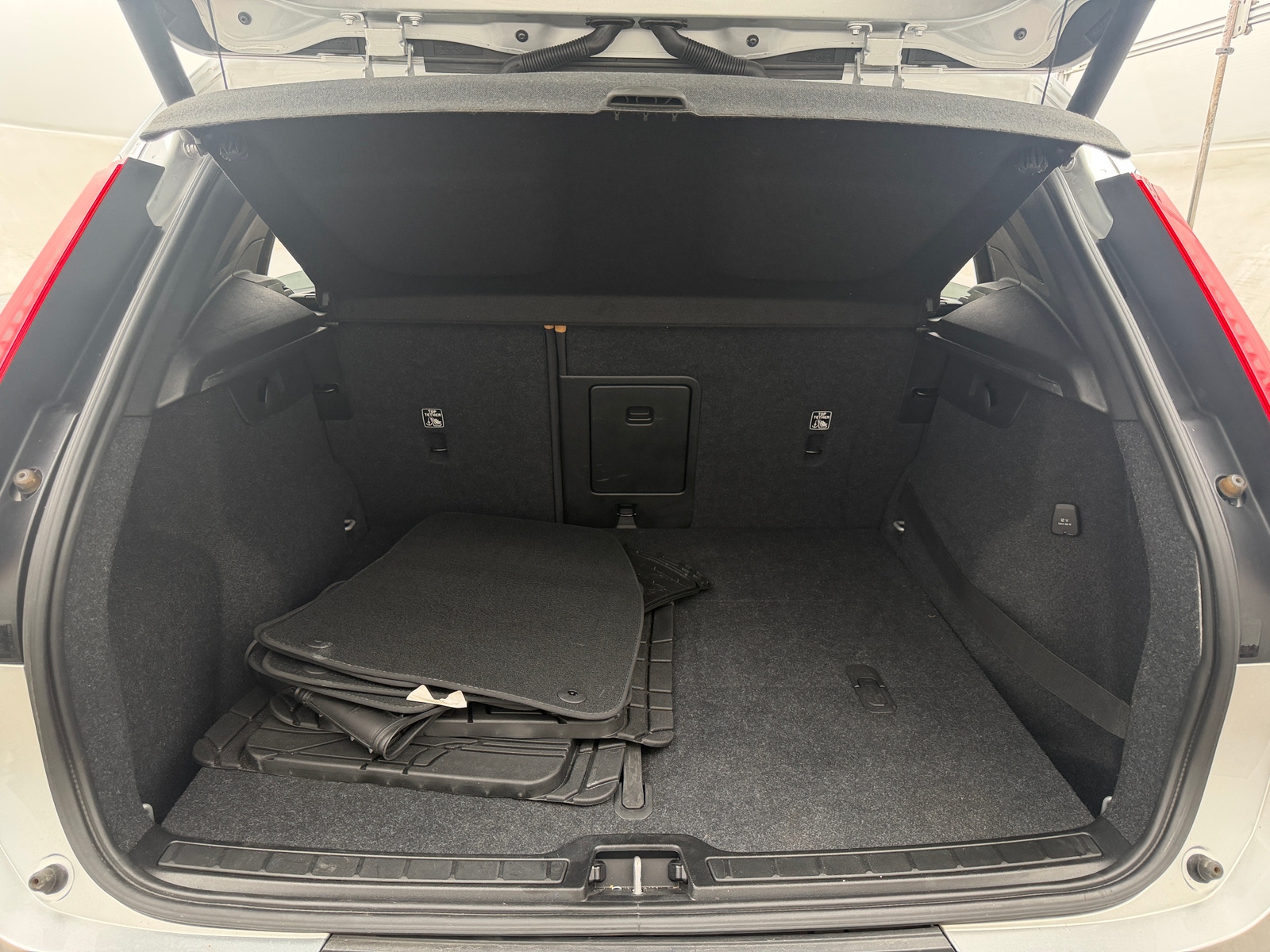 Thumbnail: 2019 Volvo XC40 - 7