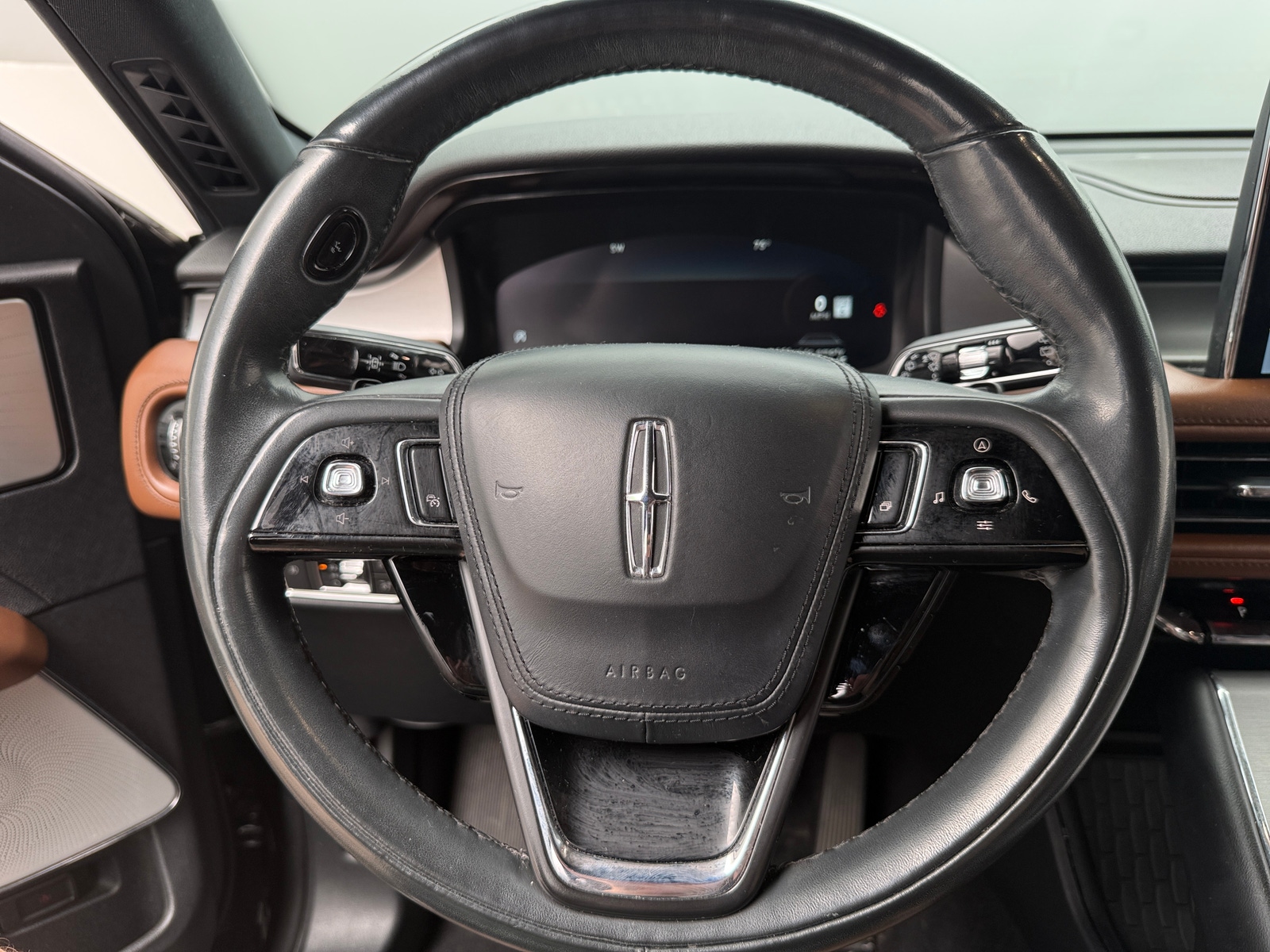 Thumbnail: 2021 Lincoln Aviator - 4