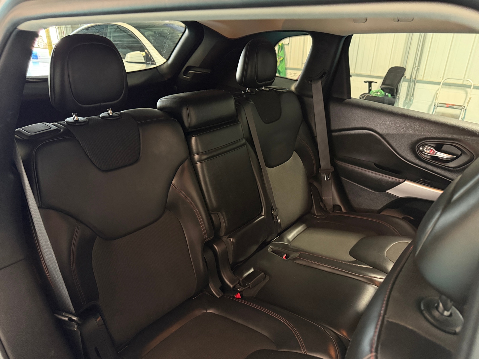 Thumbnail: 2018 Jeep Cherokee - 6