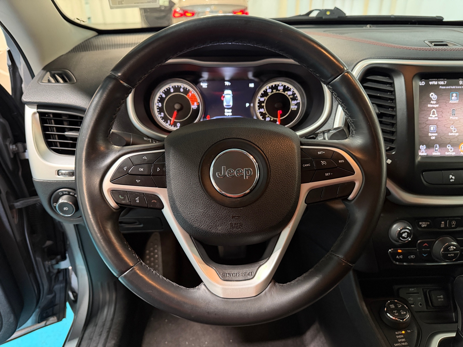 Thumbnail: 2018 Jeep Cherokee - 5