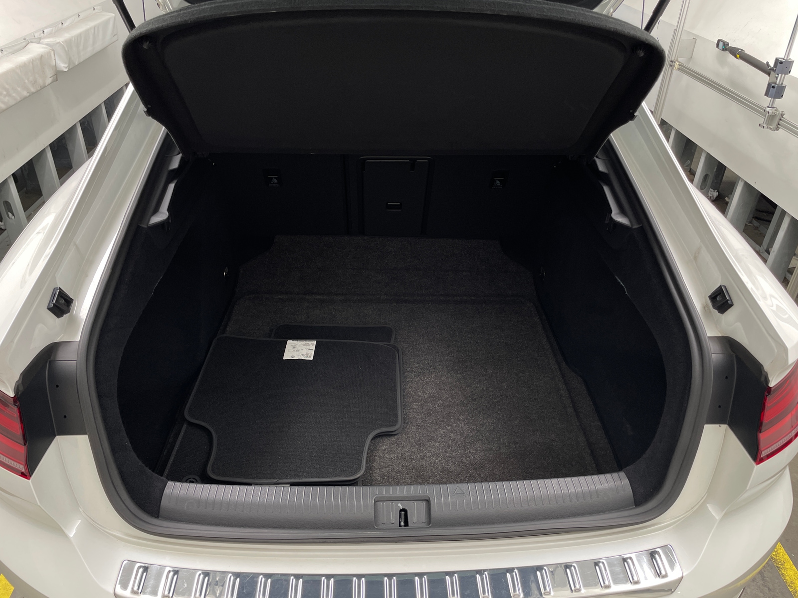 Thumbnail: 2021 Volkswagen Arteon - 6