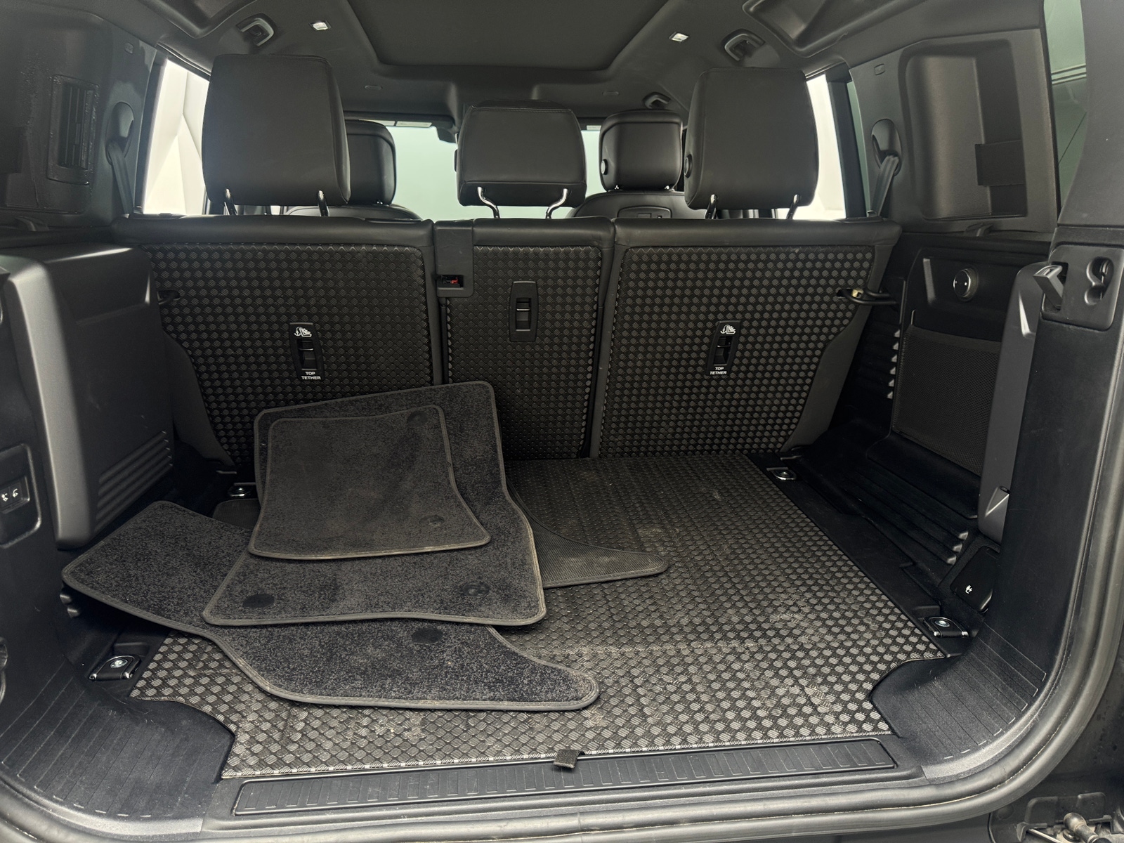 Thumbnail: 2022 Land Rover Defender - 6