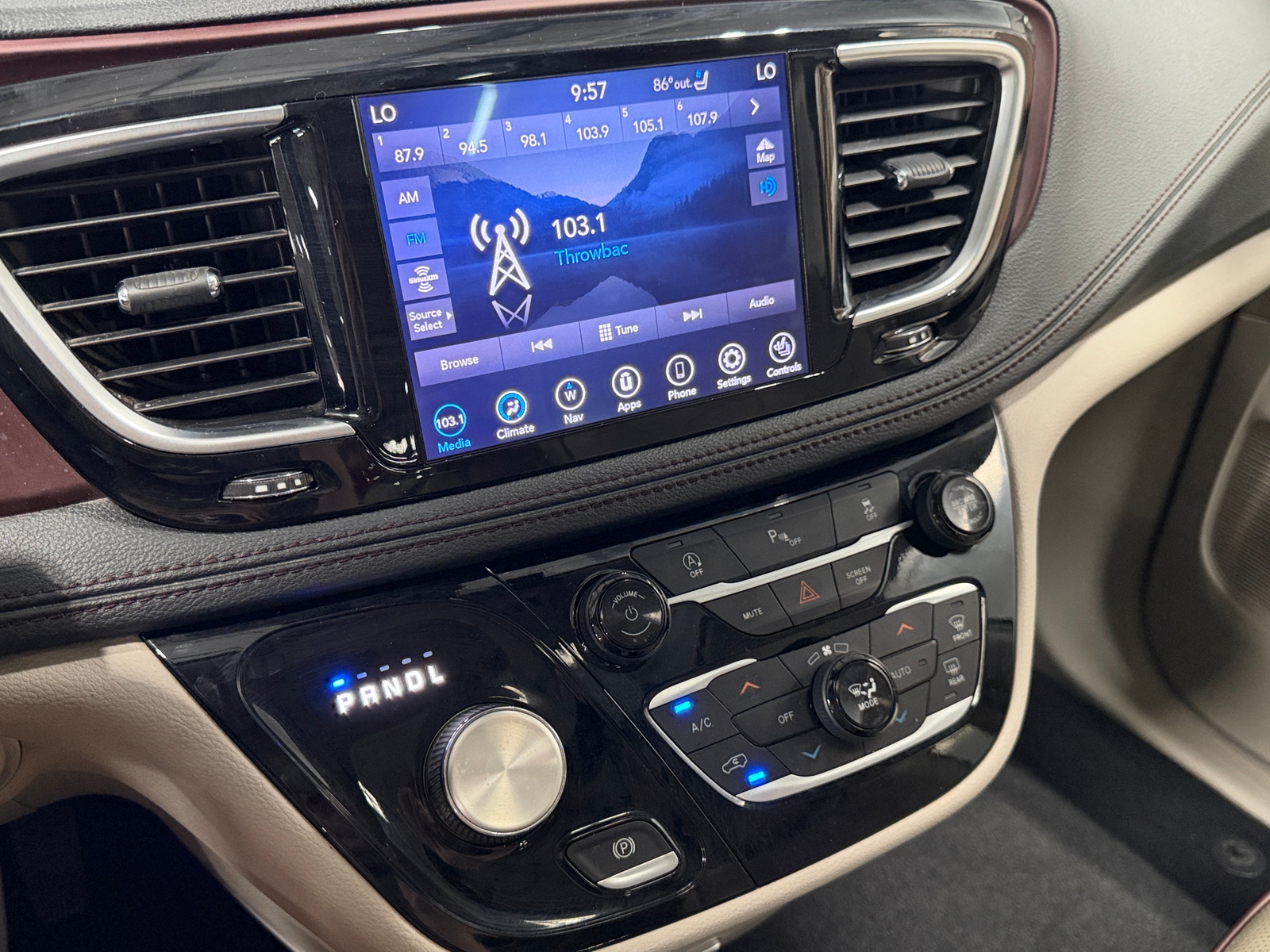 Thumbnail: 2020 Chrysler Pacifica - 3