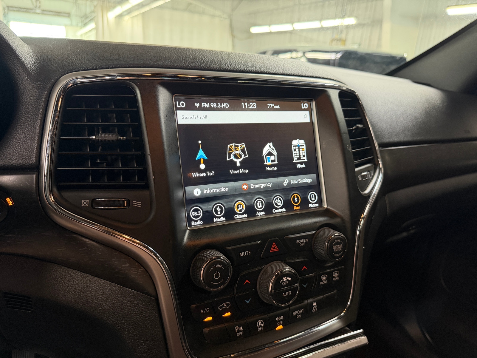 Thumbnail: 2018 Jeep Grand Cherokee - 3