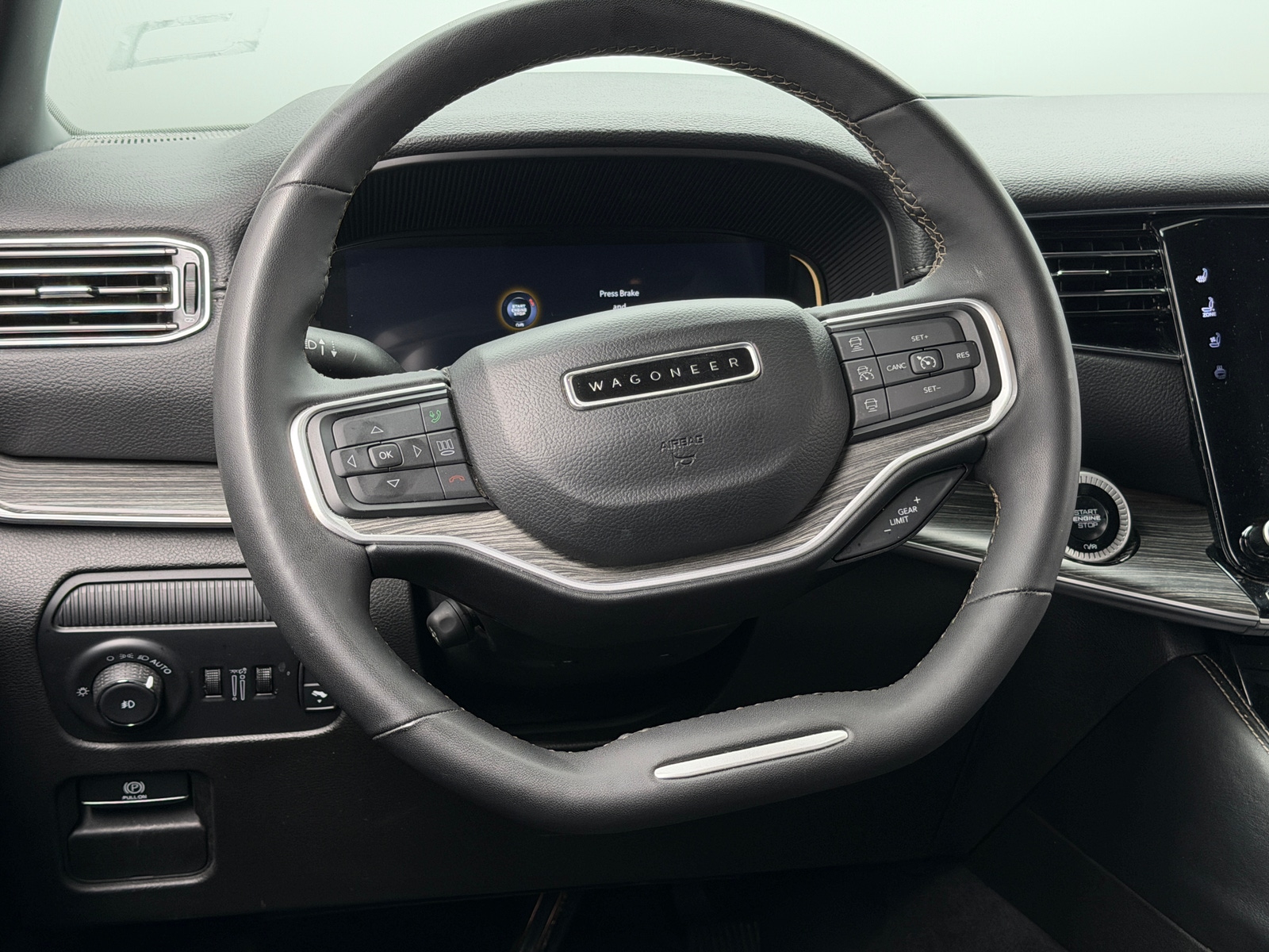 Thumbnail: 2024 Jeep Wagoneer - 4