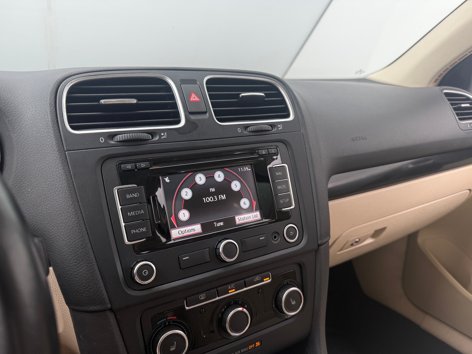 Thumbnail: 2014 Volkswagen Jetta - 4