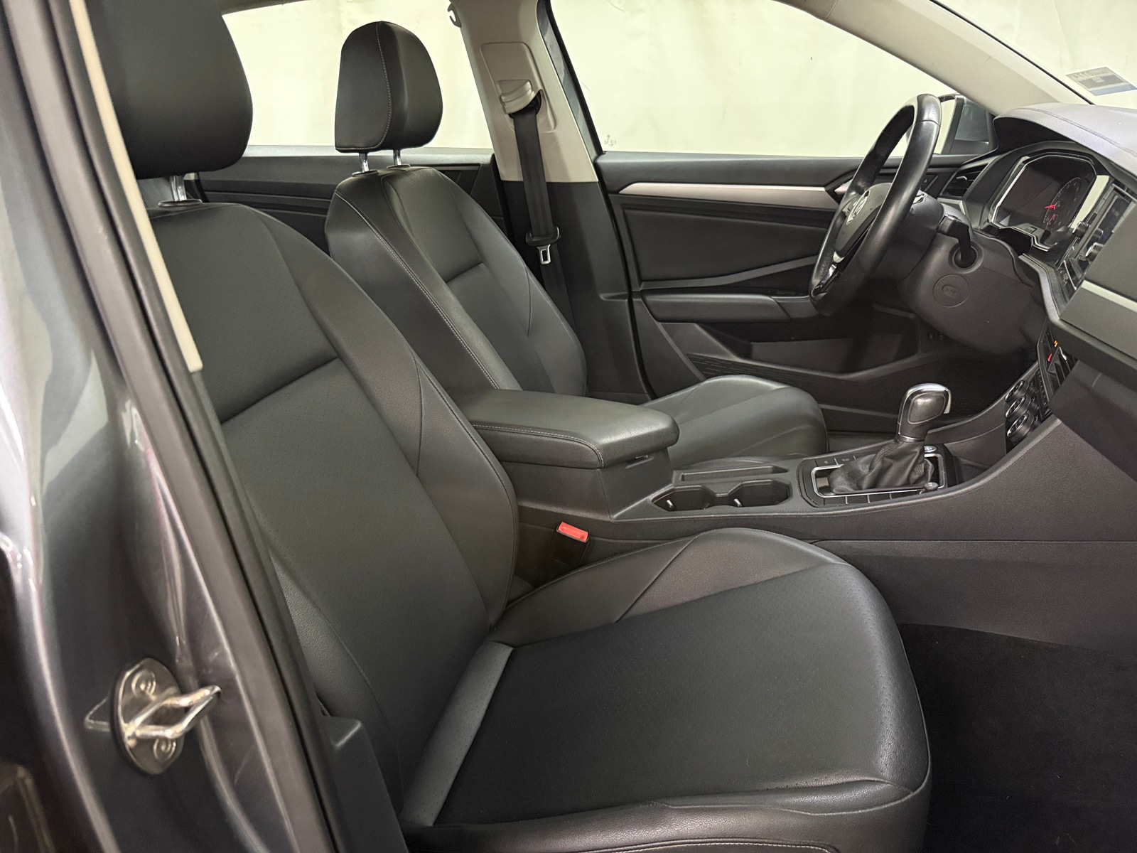 Thumbnail: 2019 Volkswagen Jetta - 2