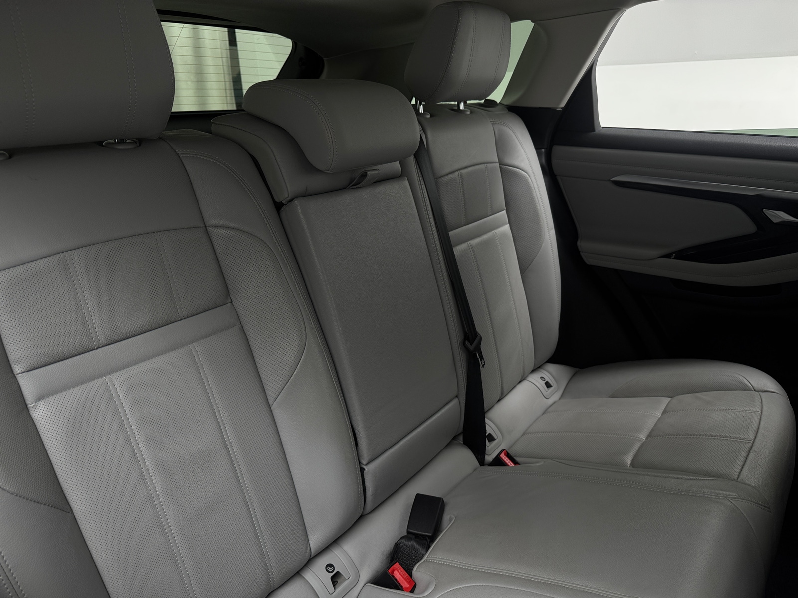 Thumbnail: 2020 Land Rover Range Rover Evoque - 6