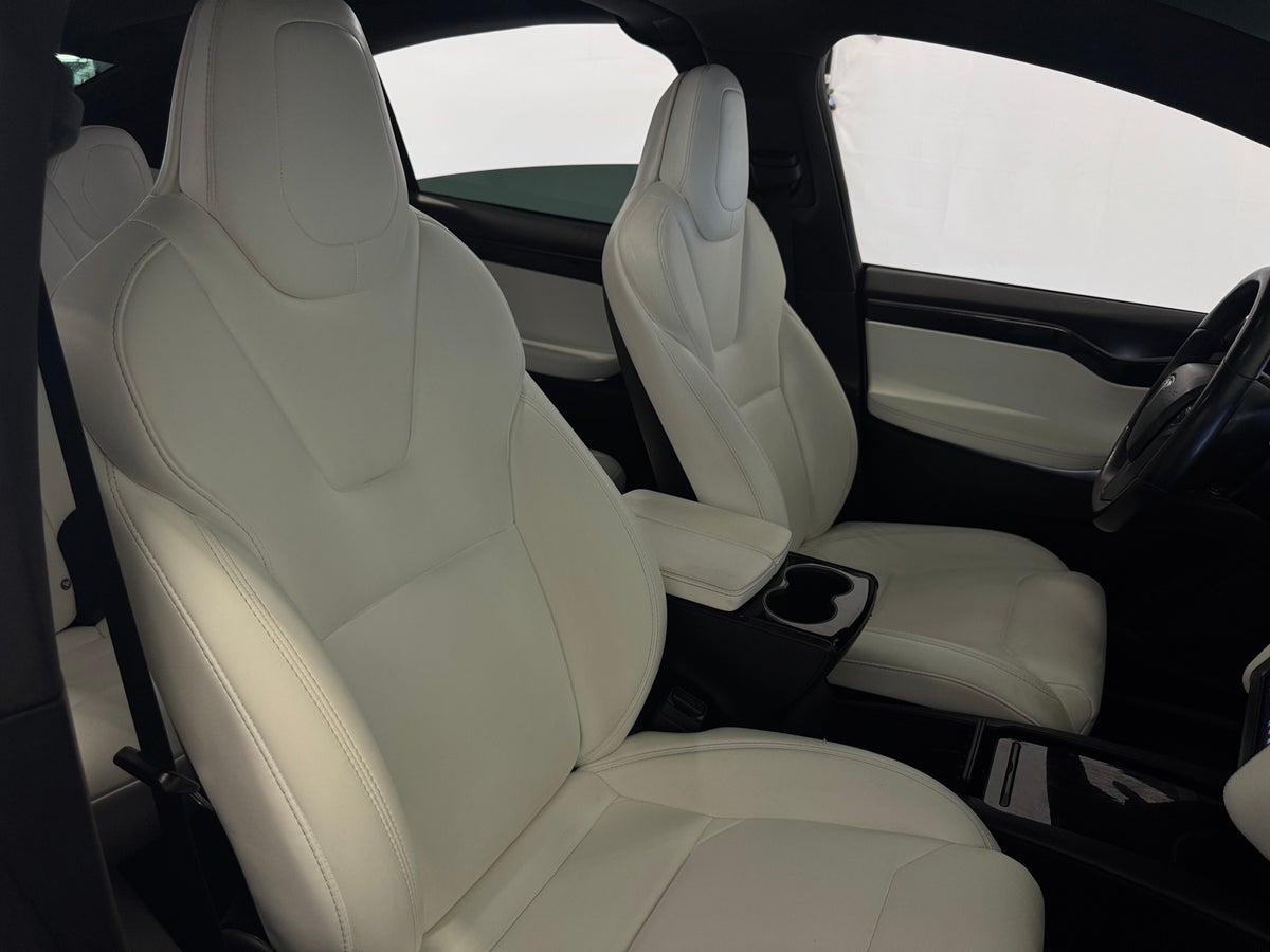 2019 Tesla Model X 75D in Pearl White Multi-coat — photo 2