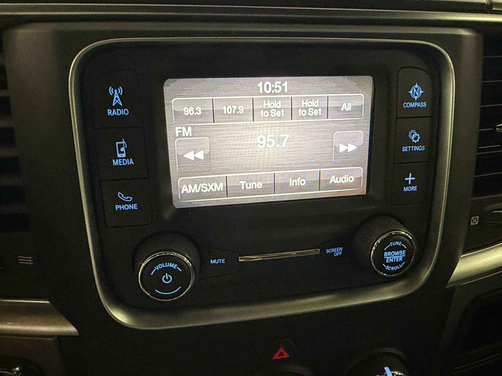 Thumbnail: 2022 RAM 1500 Classic - 4