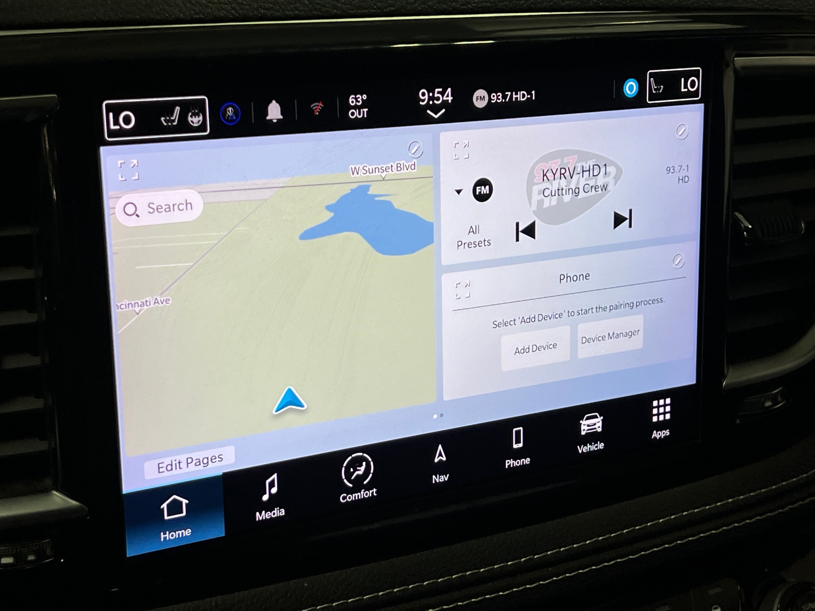 Thumbnail: 2022 Chrysler Pacifica - 3