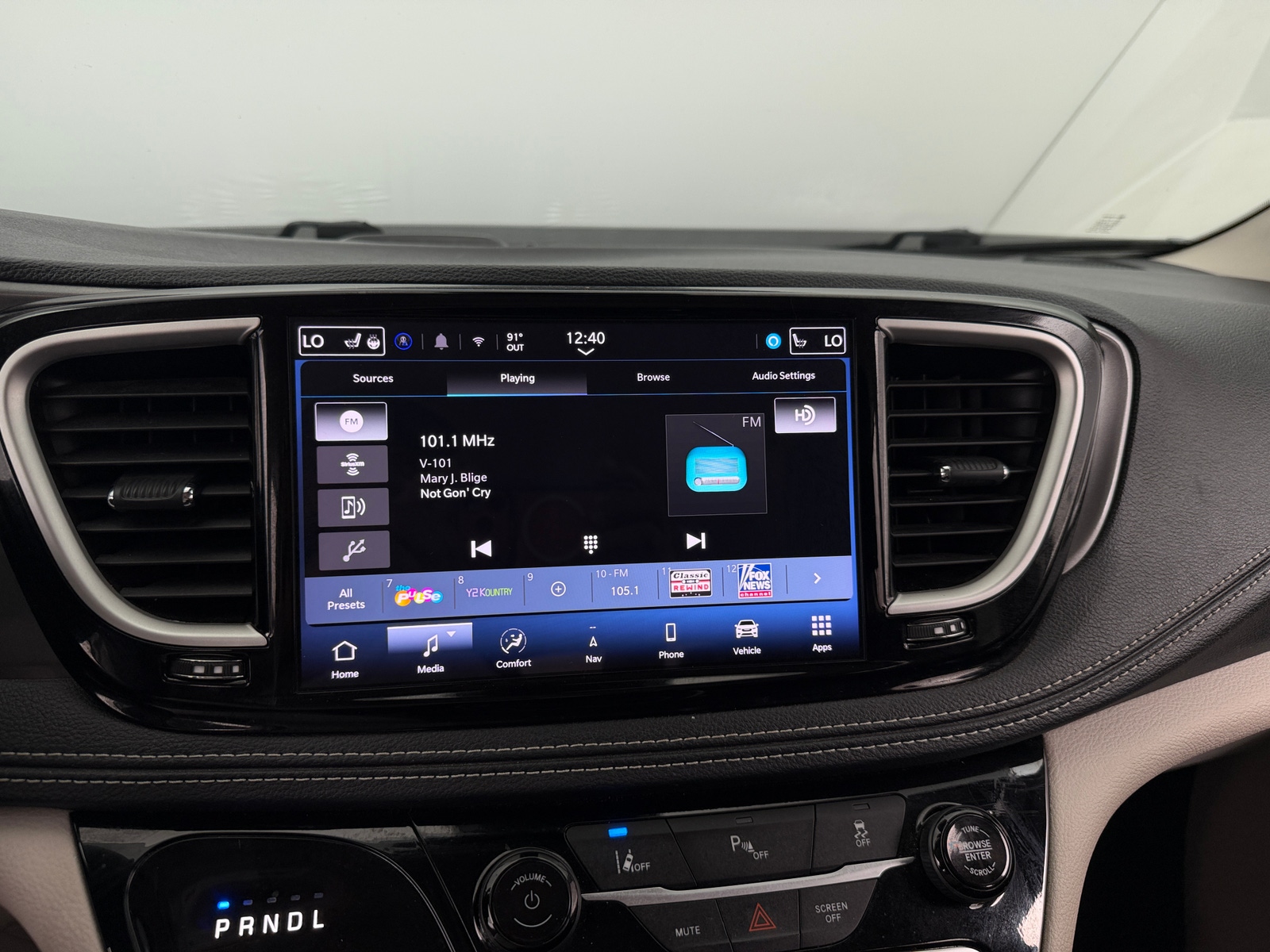 Thumbnail: 2024 Chrysler Pacifica - 3
