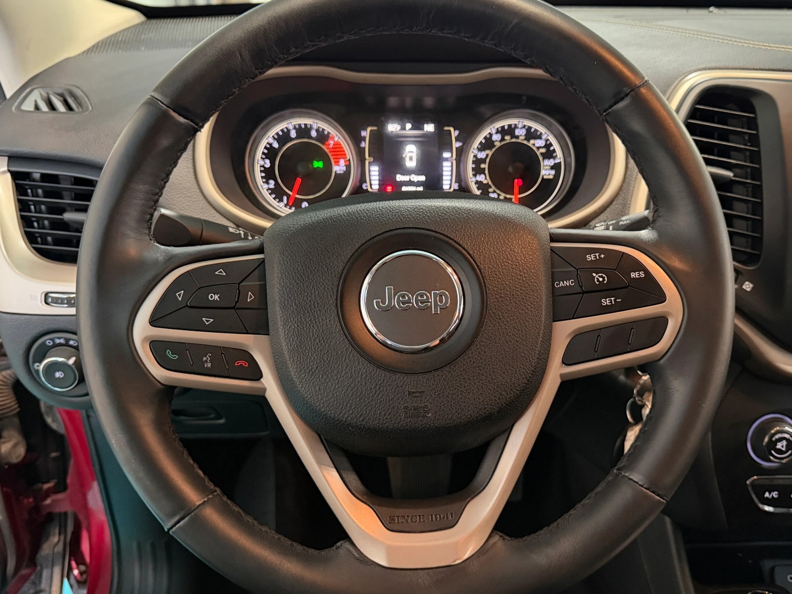 Thumbnail: 2017 Jeep Cherokee - 5