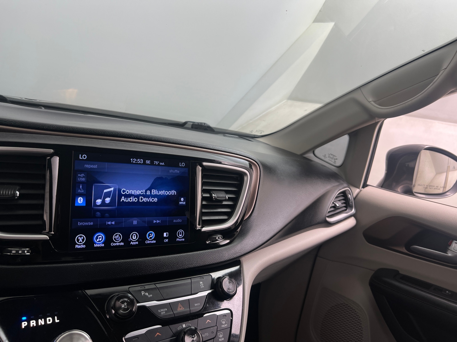 Thumbnail: 2017 Chrysler Pacifica - 3