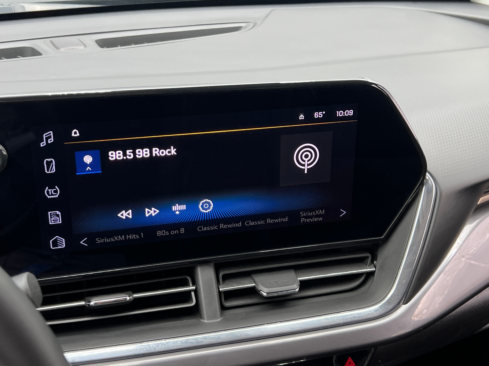 Thumbnail: 2025 Chevrolet Trax - 3