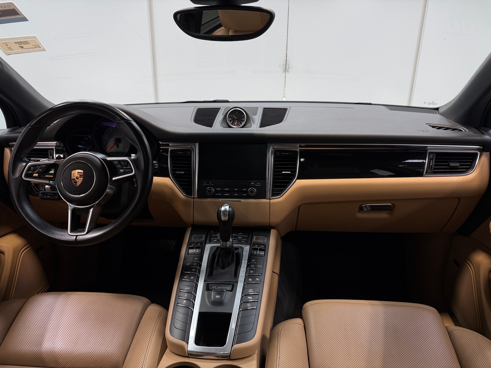 Thumbnail: 2017 Porsche Macan - 2