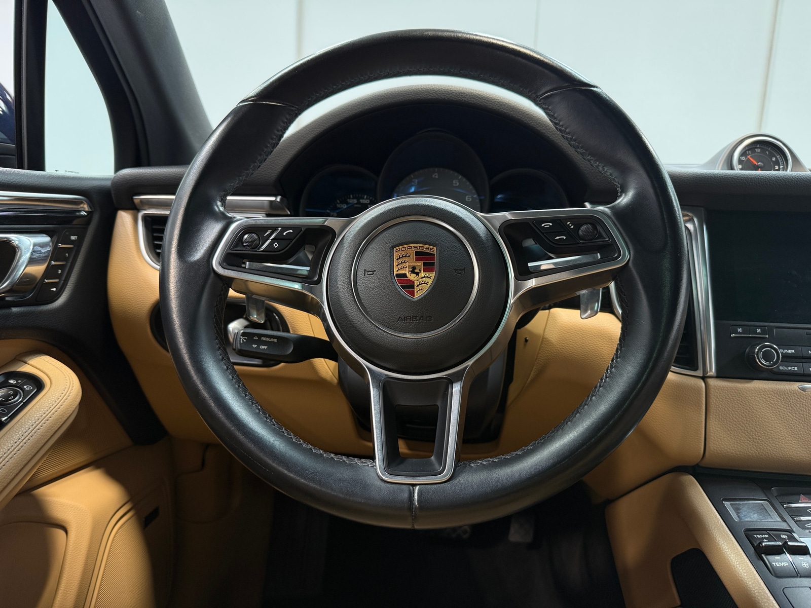 Thumbnail: 2017 Porsche Macan - 4
