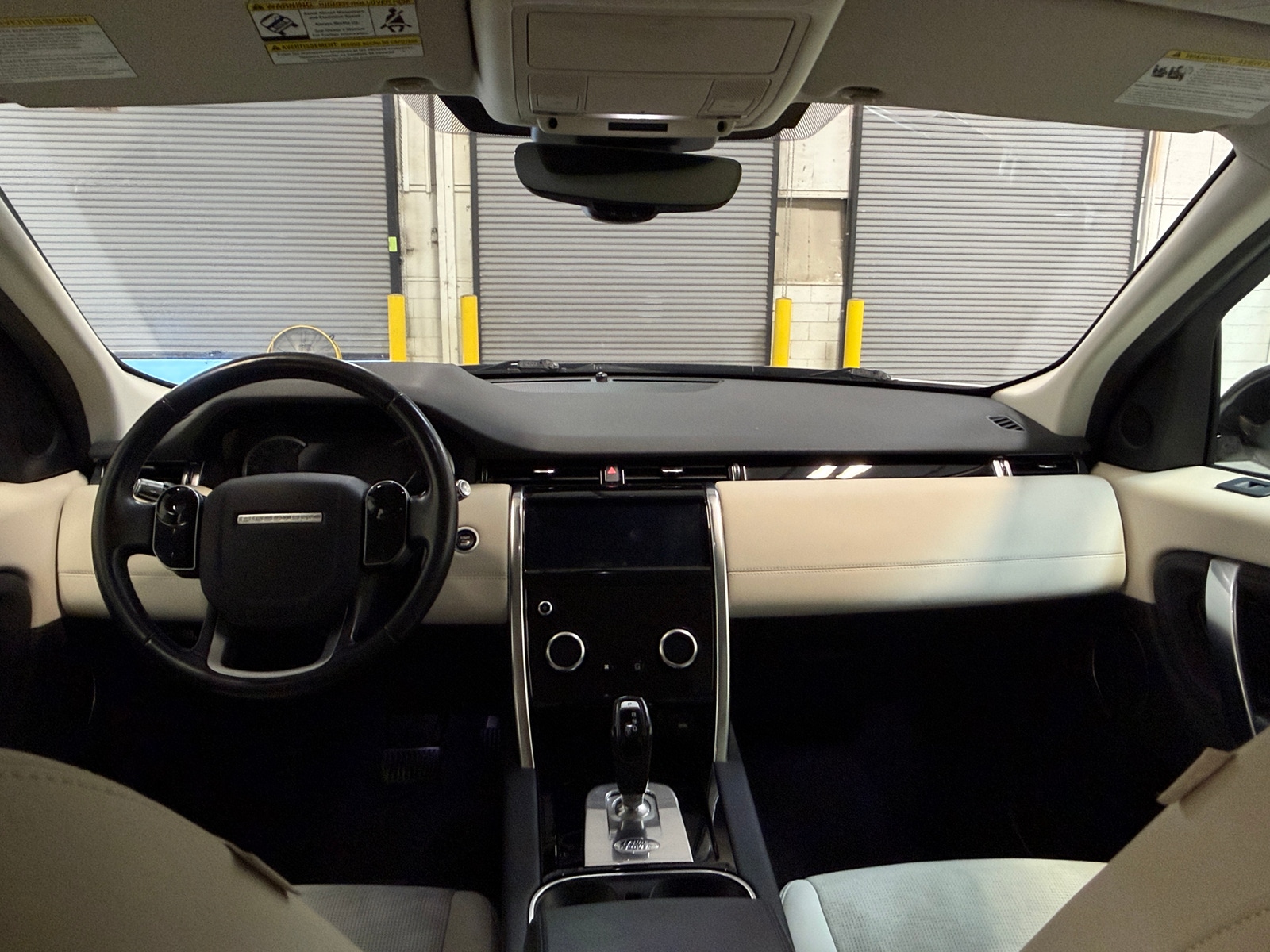 Thumbnail: 2020 Land Rover Discovery Sport - 3
