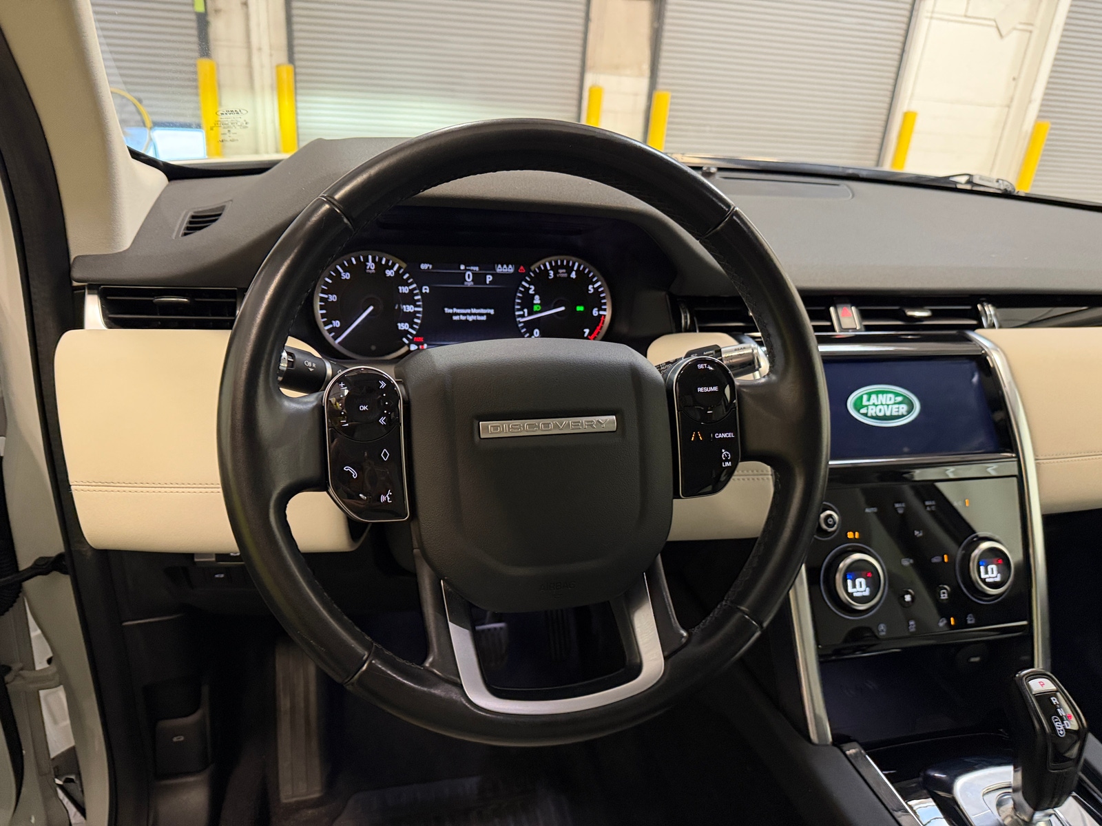 Thumbnail: 2020 Land Rover Discovery Sport - 5