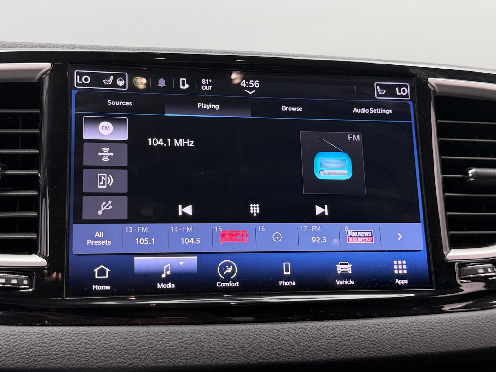 Thumbnail: 2024 Chrysler Pacifica - 3
