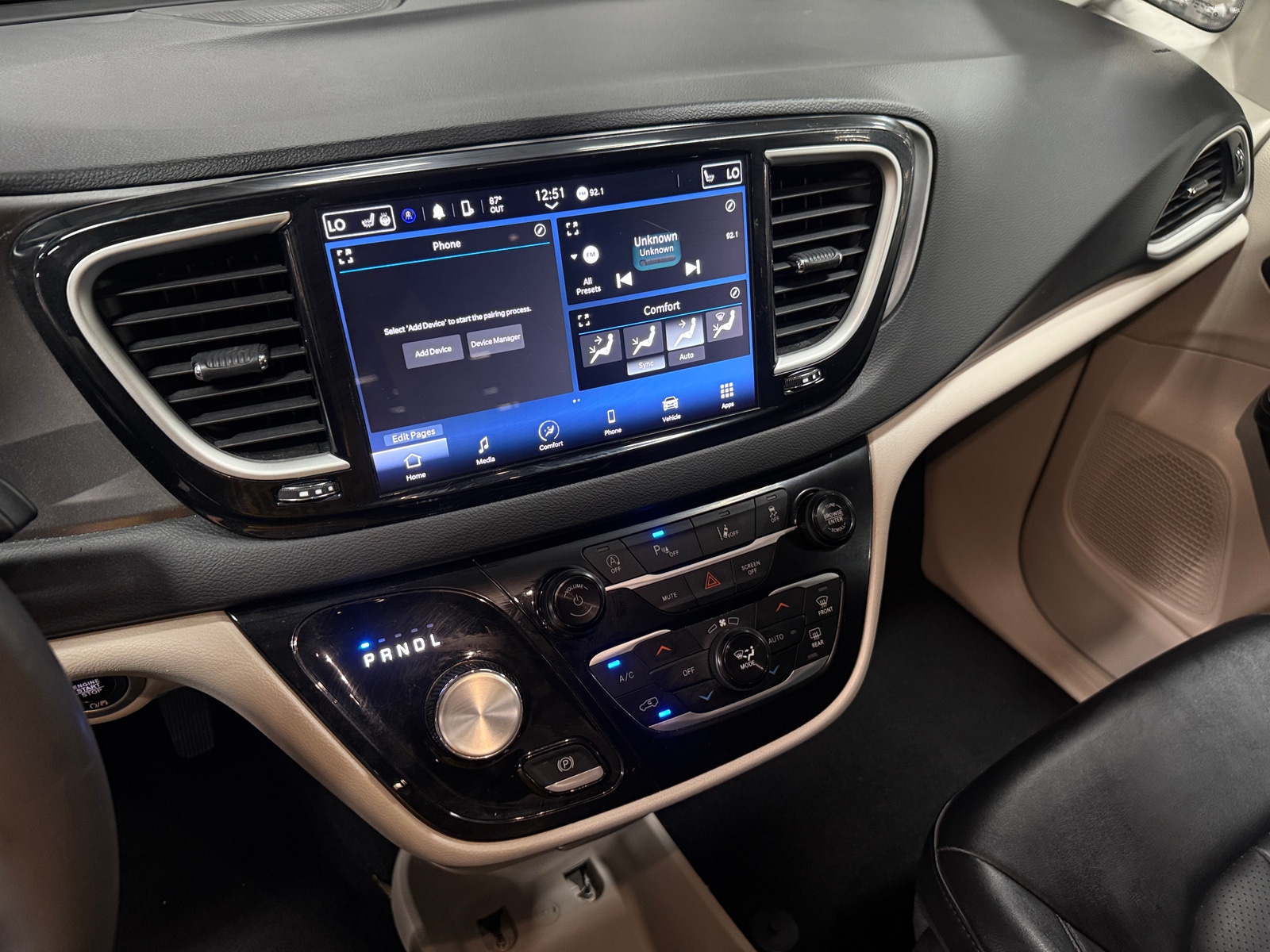 Thumbnail: 2024 Chrysler Pacifica - 3
