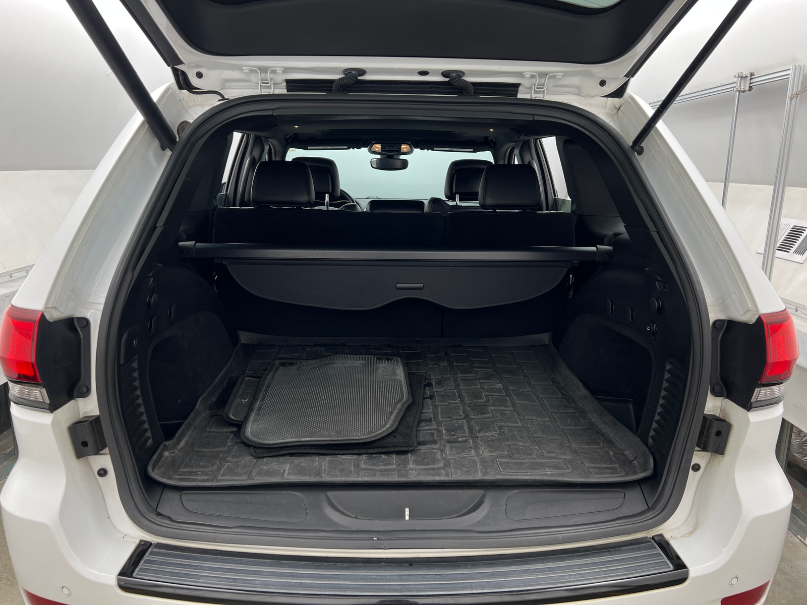 Thumbnail: 2017 Jeep Grand Cherokee - 6
