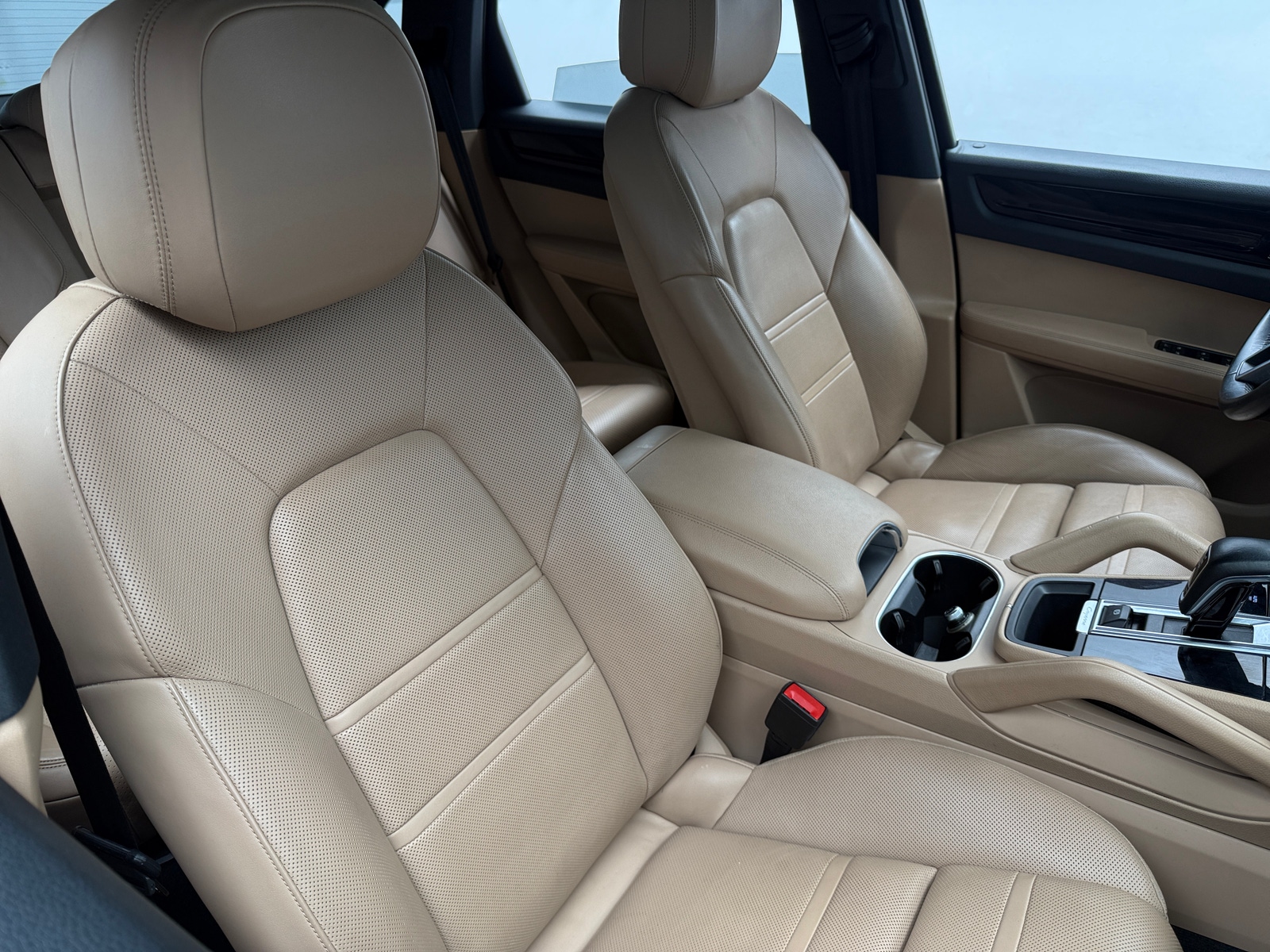 Thumbnail: 2020 Porsche Cayenne - 2