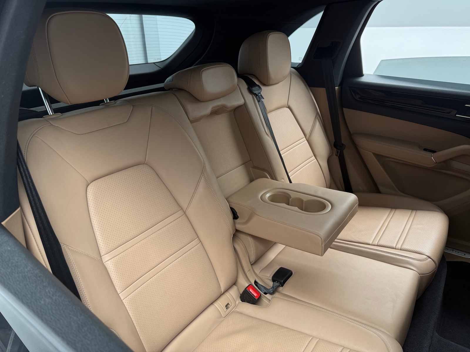 Thumbnail: 2020 Porsche Cayenne - 6