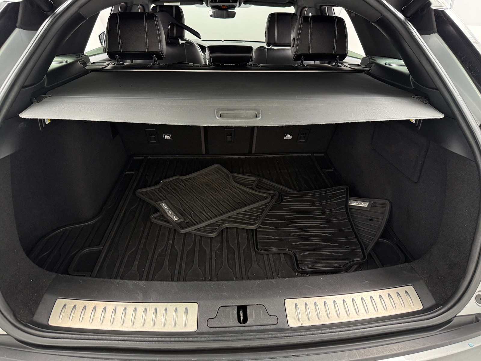 Thumbnail: 2020 Land Rover Range Rover Velar - 6