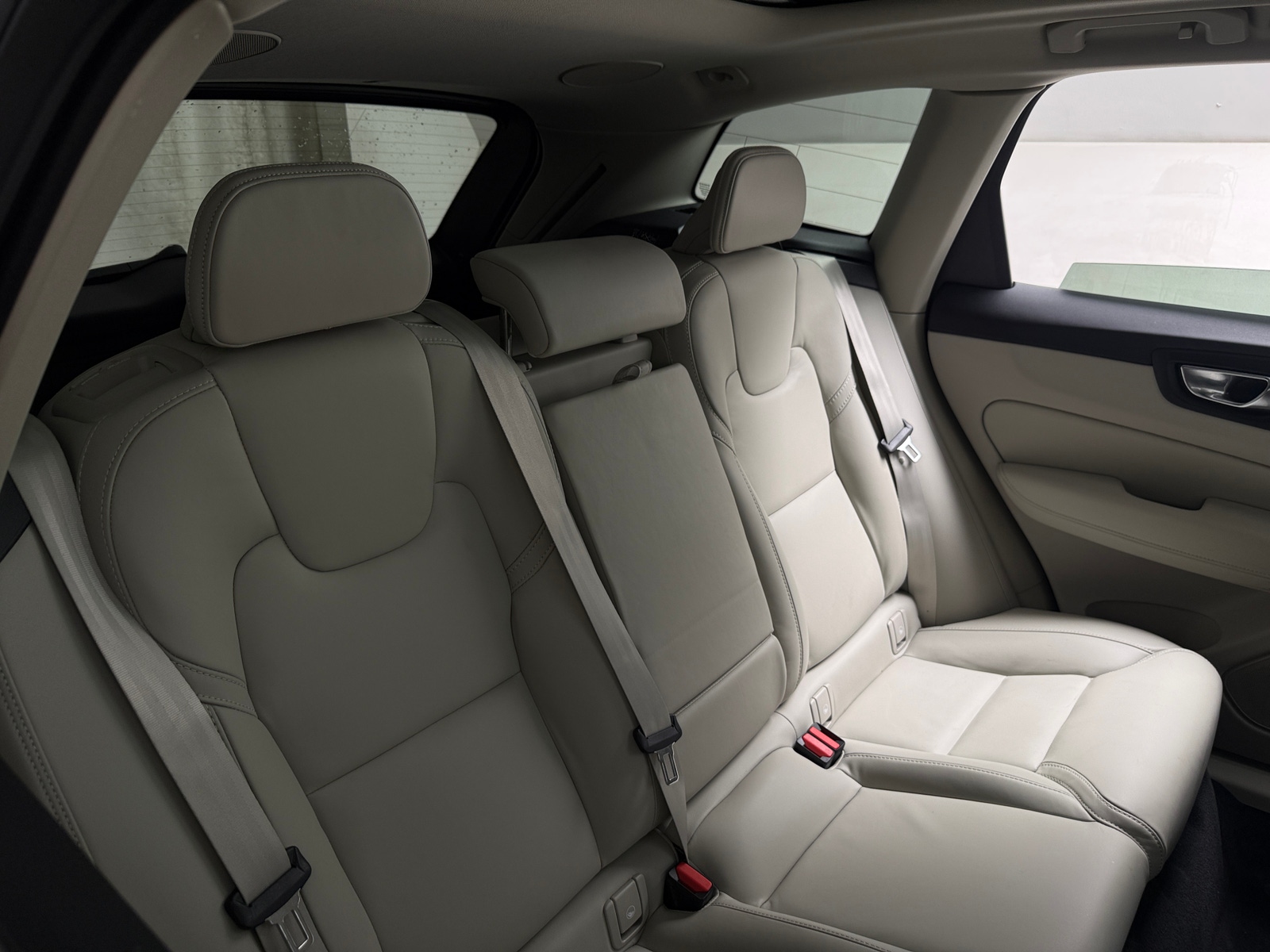 Thumbnail: 2022 Volvo XC60 - 5