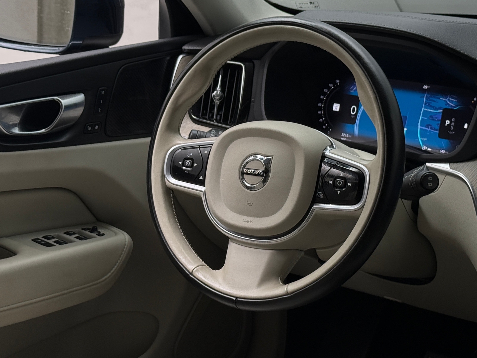 Thumbnail: 2022 Volvo XC60 - 4
