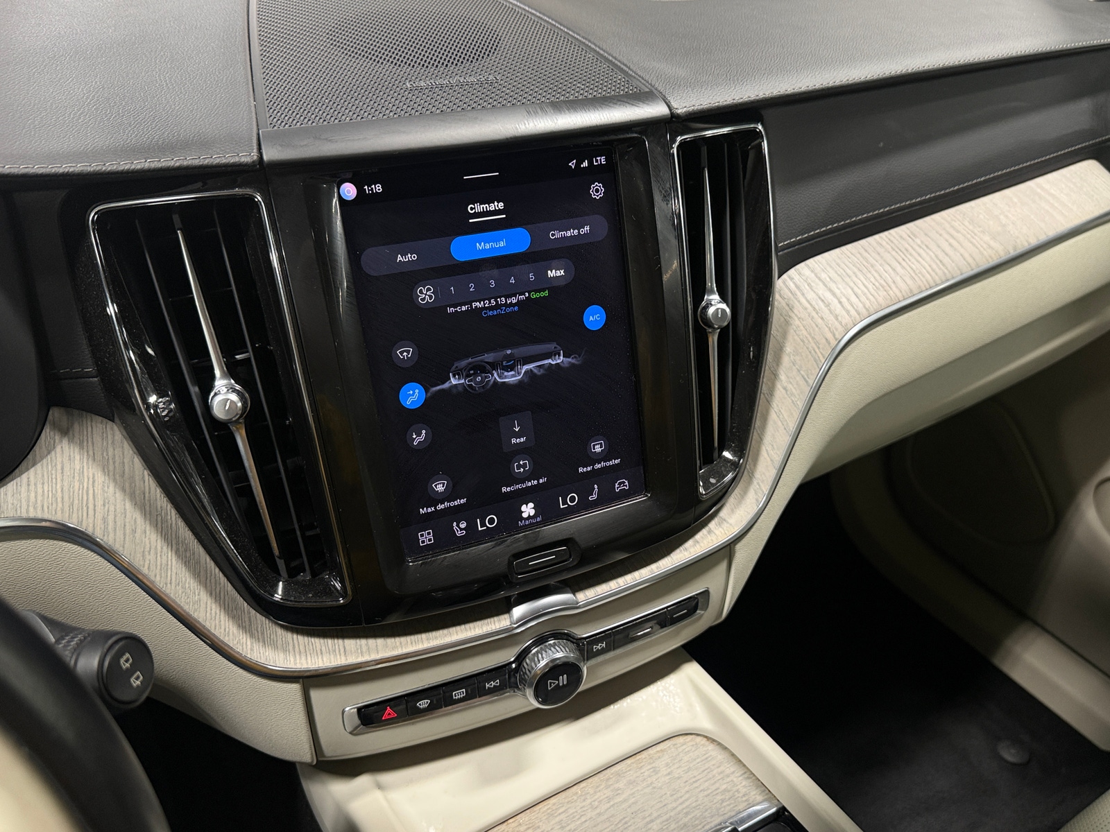 Thumbnail: 2022 Volvo XC60 - 3