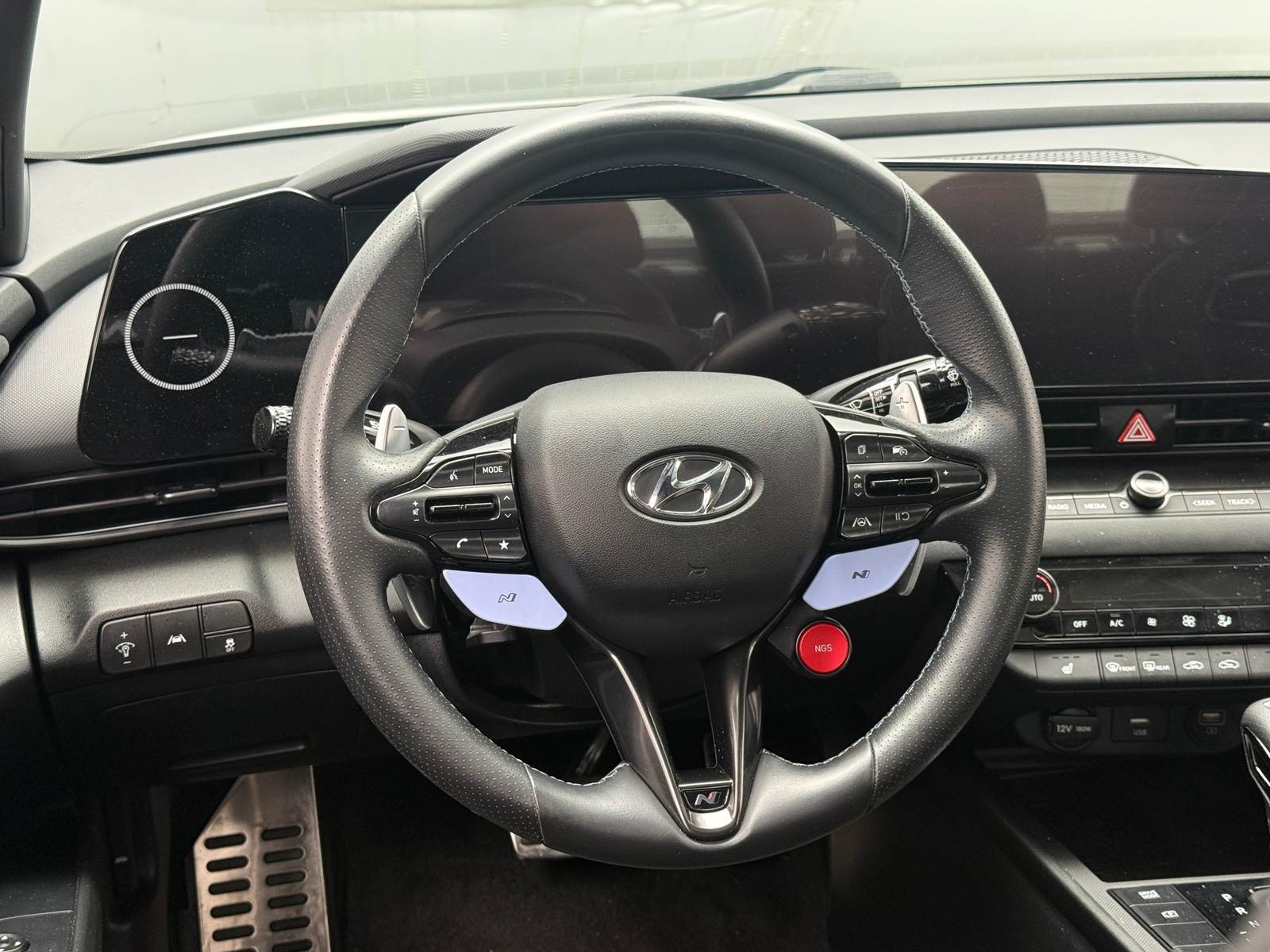Thumbnail: 2023 Hyundai Elantra - 4